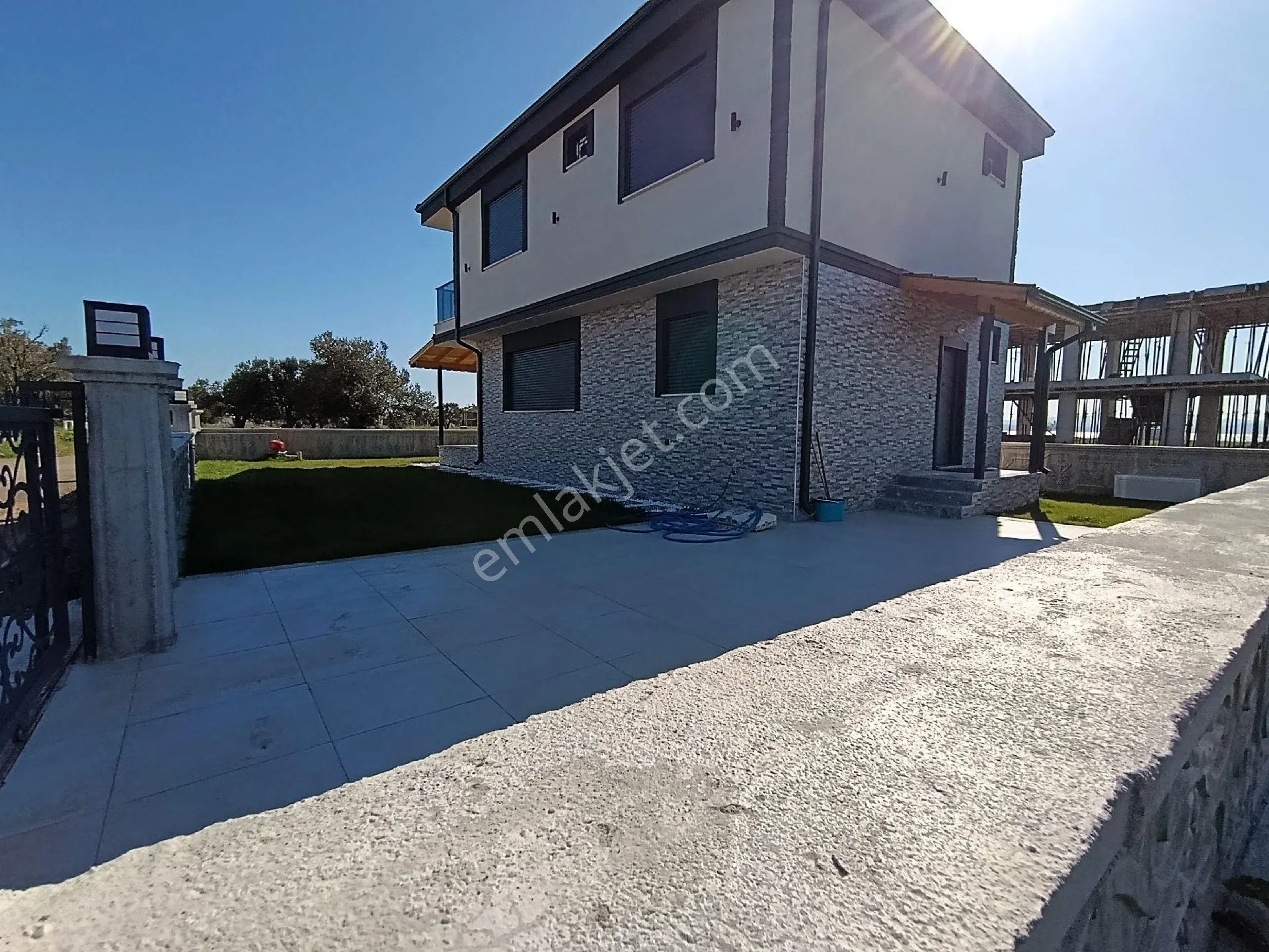Taş Emlak'tan Geniş Oturumlu Sıfır Villa - Görsel 3