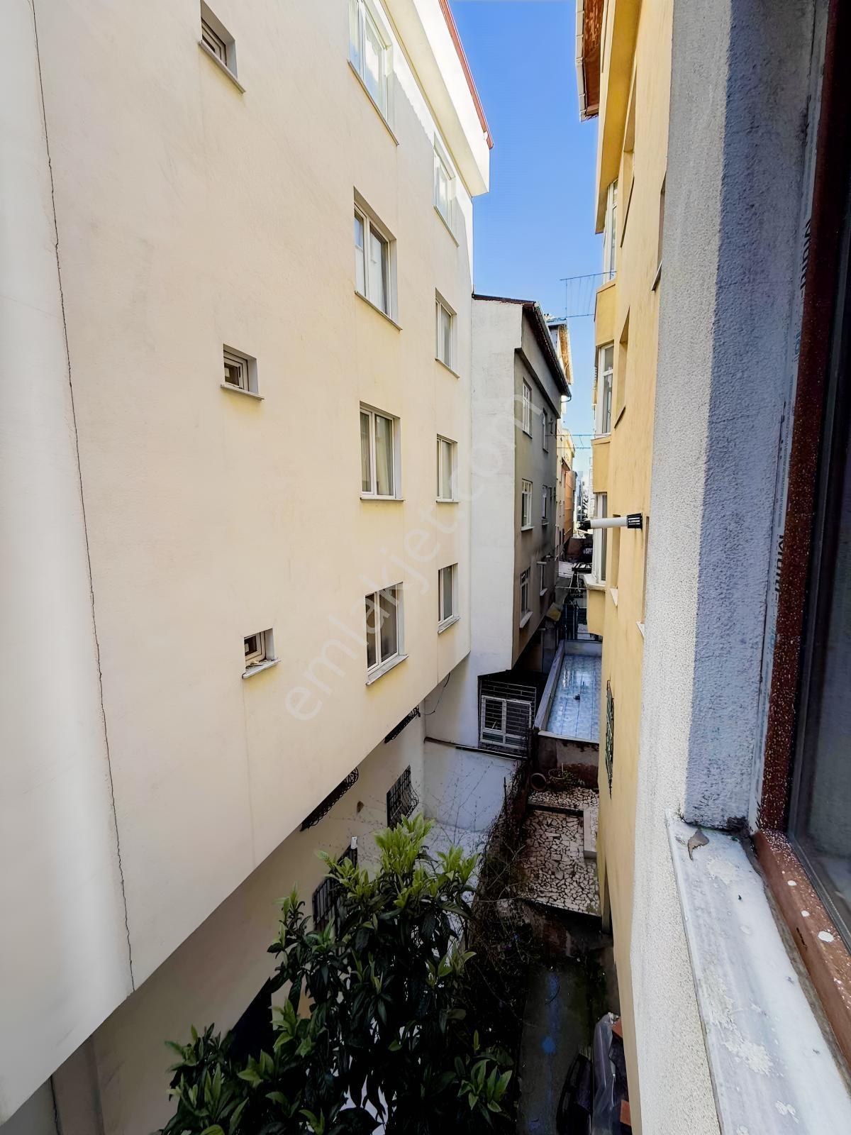 Esenyurt Yenikent / 1+1 65 M² / Sıfır Bakımlı - Ferah - Ara Kat - Görsel 29