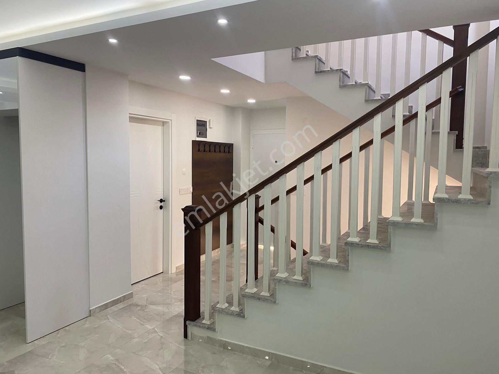 Taş Emlak'tan Cunda'da Deniz Manzaralı Tripleks Villa - Görsel 28