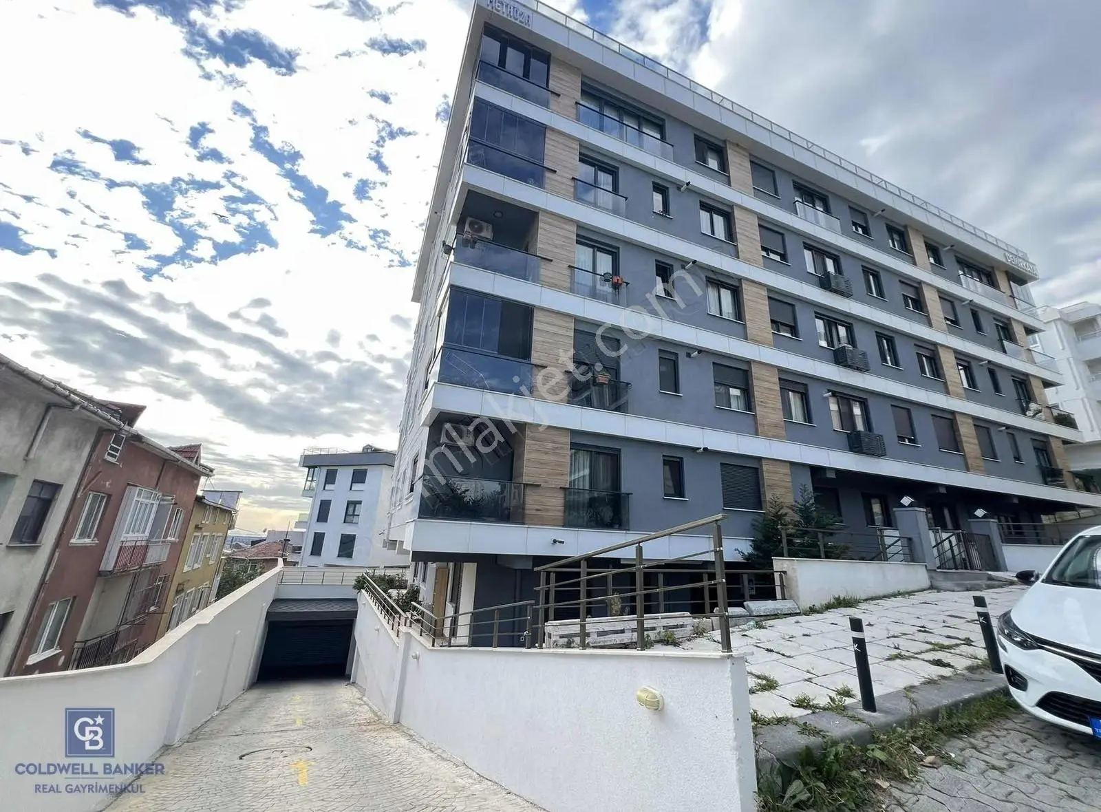 Acıbadem Sakinler 2023 Yapımı Bina Ara Kat 3+1 Satılık Daire