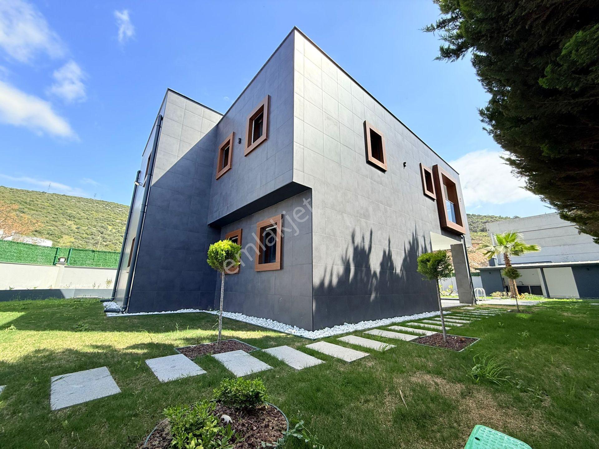 Kuşadası'nda Satılık-sahıle Yakın-özel Havuz-otopark-750 M2-bahçe-kombi-ultra Lüx Tamamı Müstakil - Görsel 5