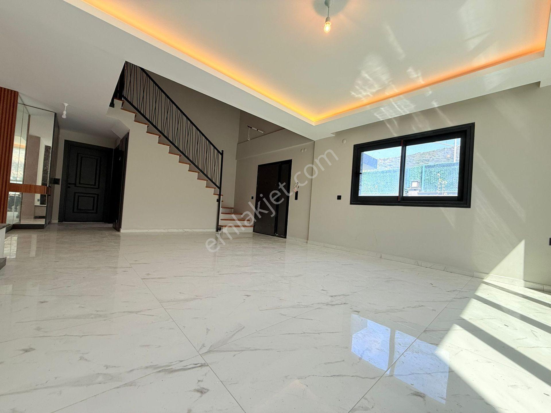 Kuşadası'nda Satılık-sahıle Yakın-özel Havuz-otopark-750 M2-bahçe-kombi-ultra Lüx Tamamı Müstakil - Görsel 12