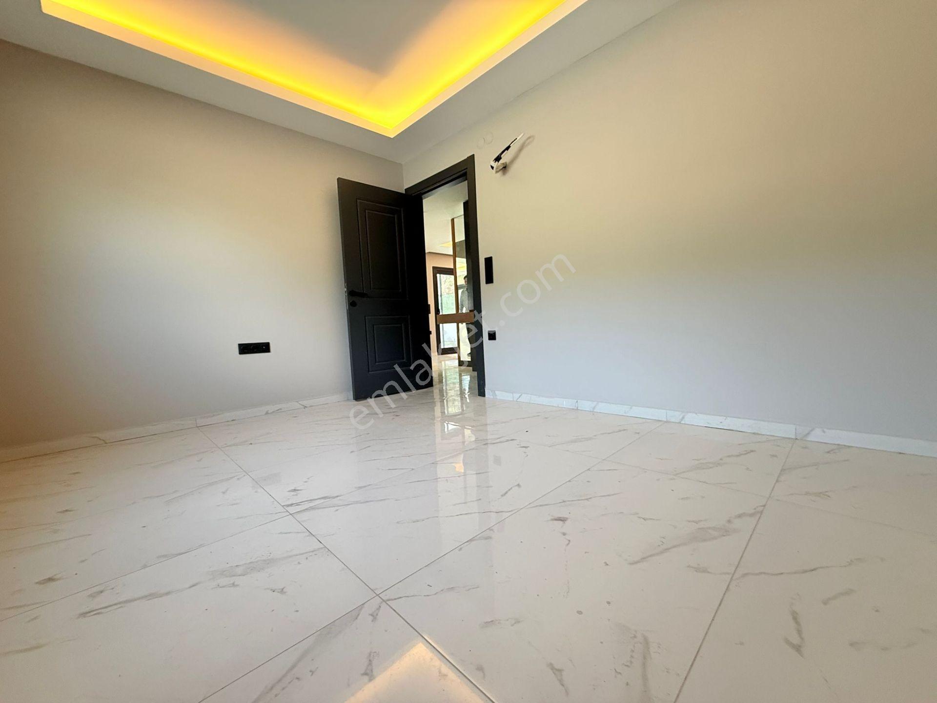 Kuşadası'nda Satılık-sahıle Yakın-özel Havuz-otopark-750 M2-bahçe-kombi-ultra Lüx Tamamı Müstakil - Görsel 19