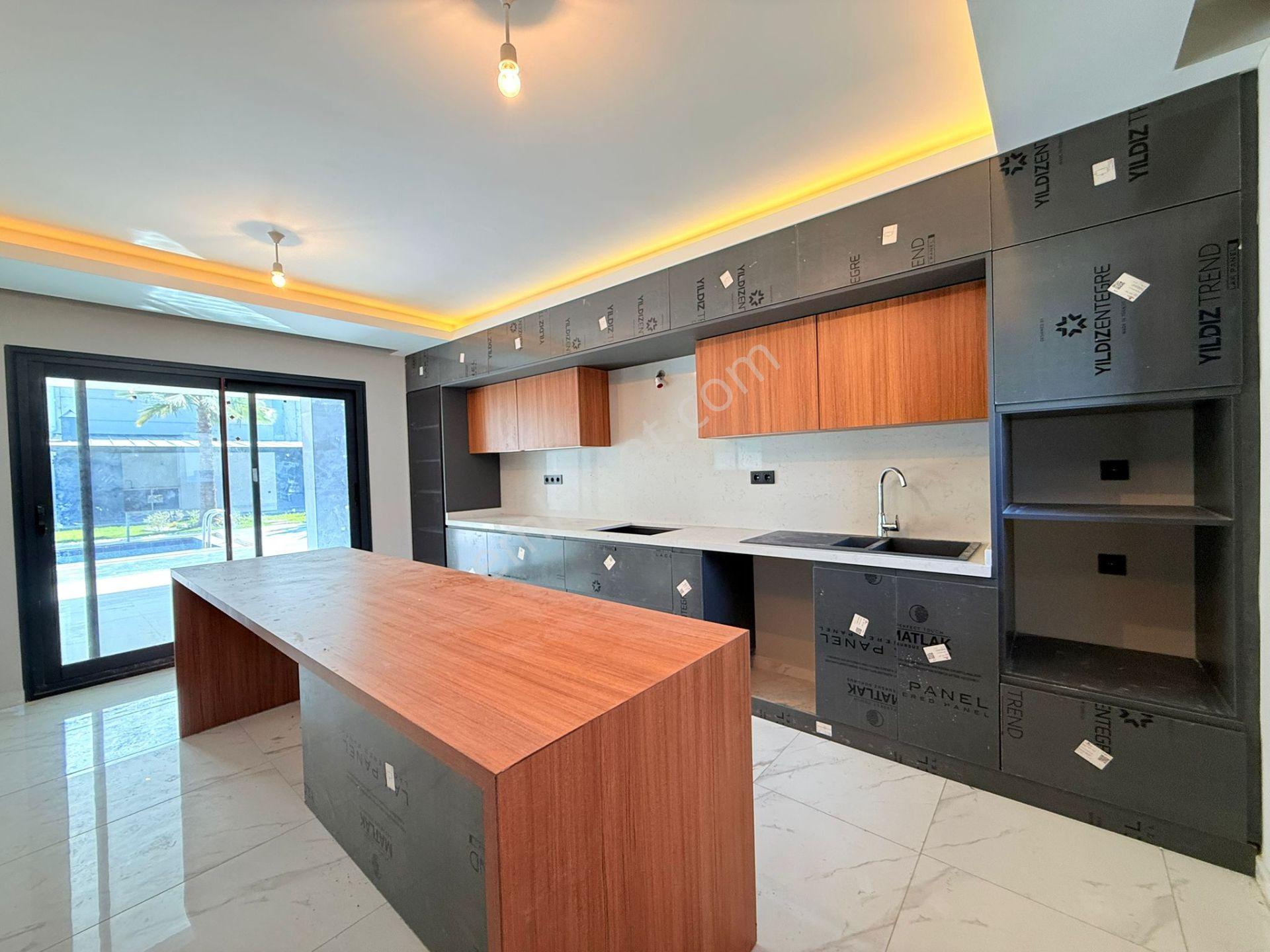 Kuşadası'nda Satılık-sahıle Yakın-özel Havuz-otopark-750 M2-bahçe-kombi-ultra Lüx Tamamı Müstakil - Görsel 15