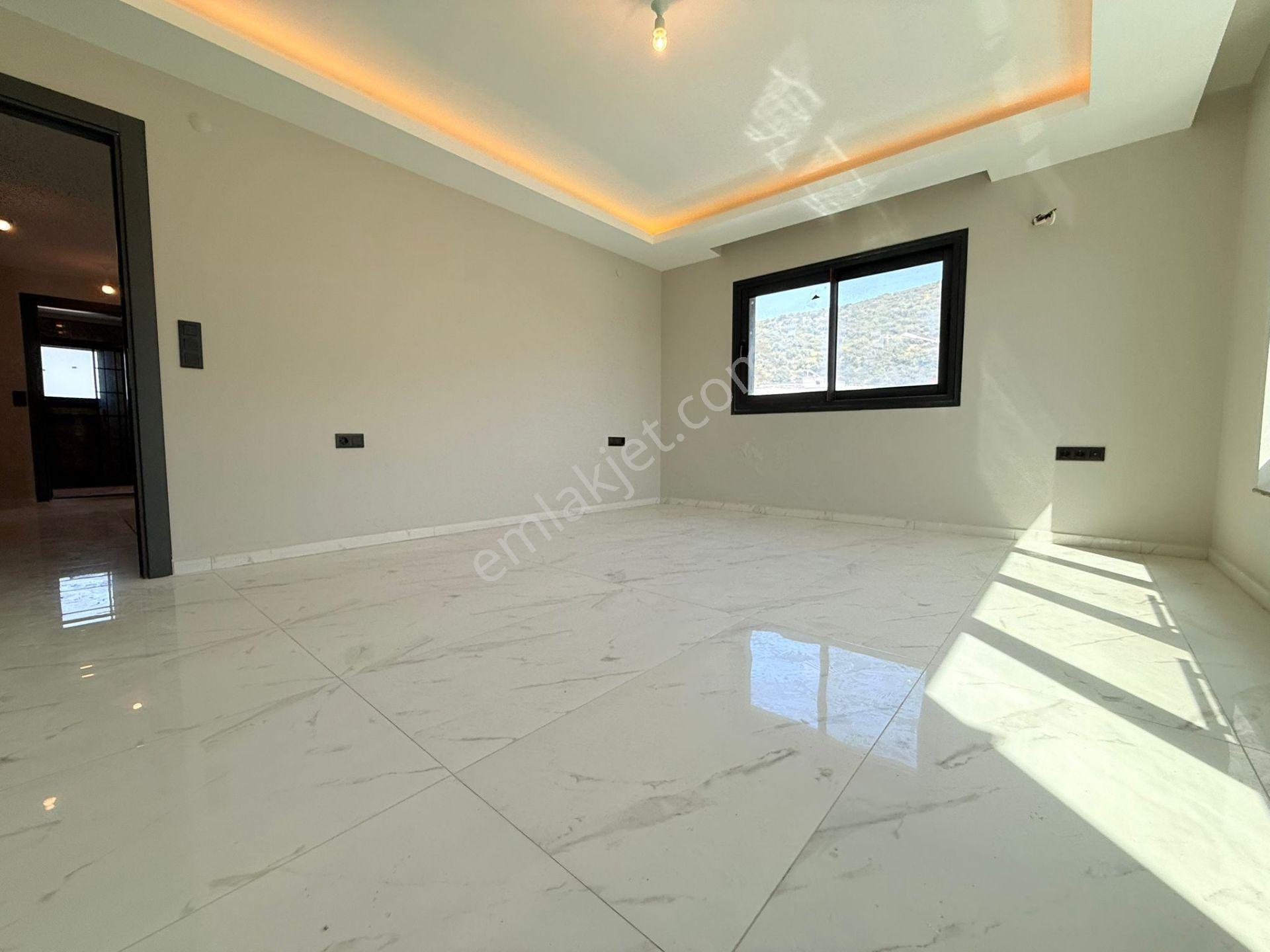 Kuşadası'nda Satılık-sahıle Yakın-özel Havuz-otopark-750 M2-bahçe-kombi-ultra Lüx Tamamı Müstakil - Görsel 30