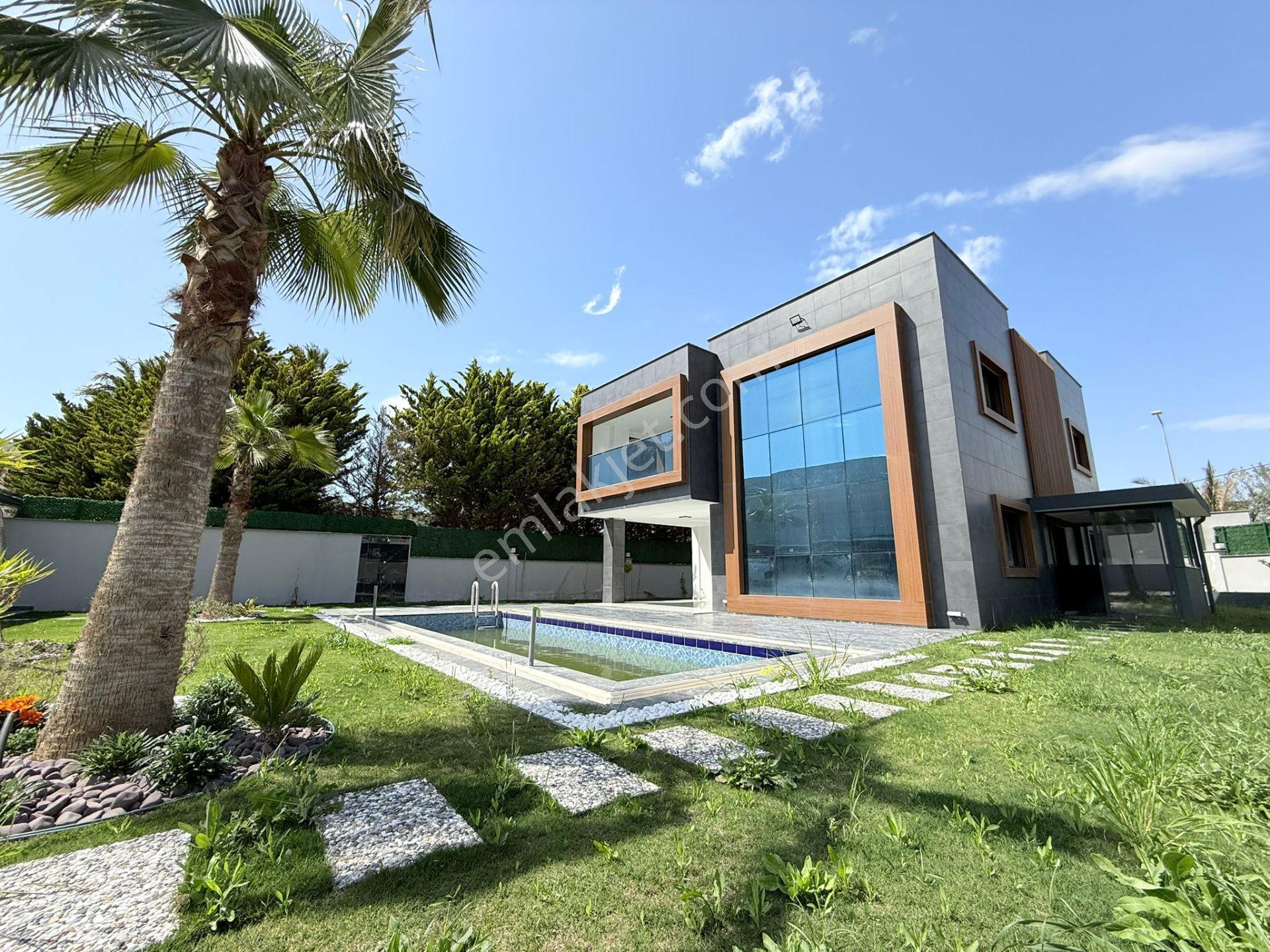 Kuşadası'nda Satılık-sahıle Yakın-özel Havuz-otopark-750 M2-bahçe-kombi-ultra Lüx Tamamı Müstakil - Görsel 2