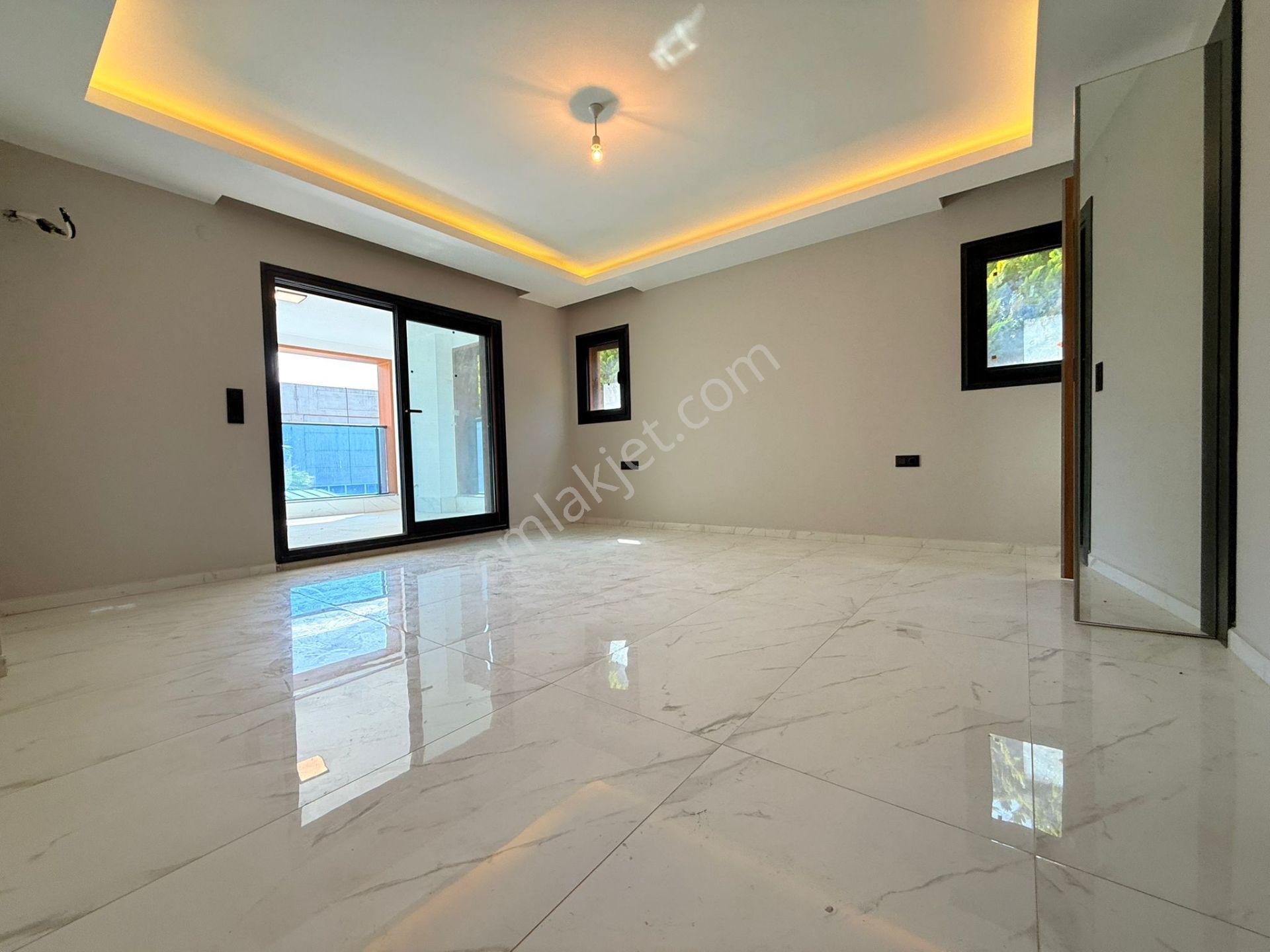Kuşadası'nda Satılık-sahıle Yakın-özel Havuz-otopark-750 M2-bahçe-kombi-ultra Lüx Tamamı Müstakil - Görsel 22