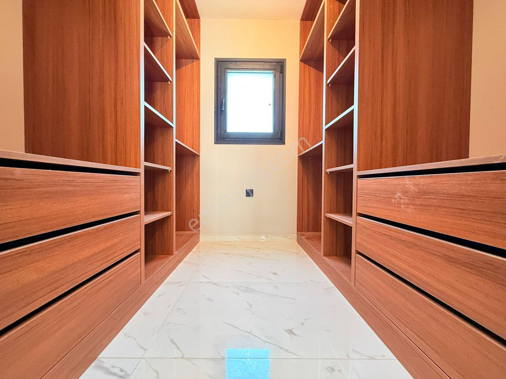 Kuşadası'nda Satılık-sahıle Yakın-özel Havuz-otopark-750 M2-bahçe-kombi-ultra Lüx Tamamı Müstakil - Görsel 24