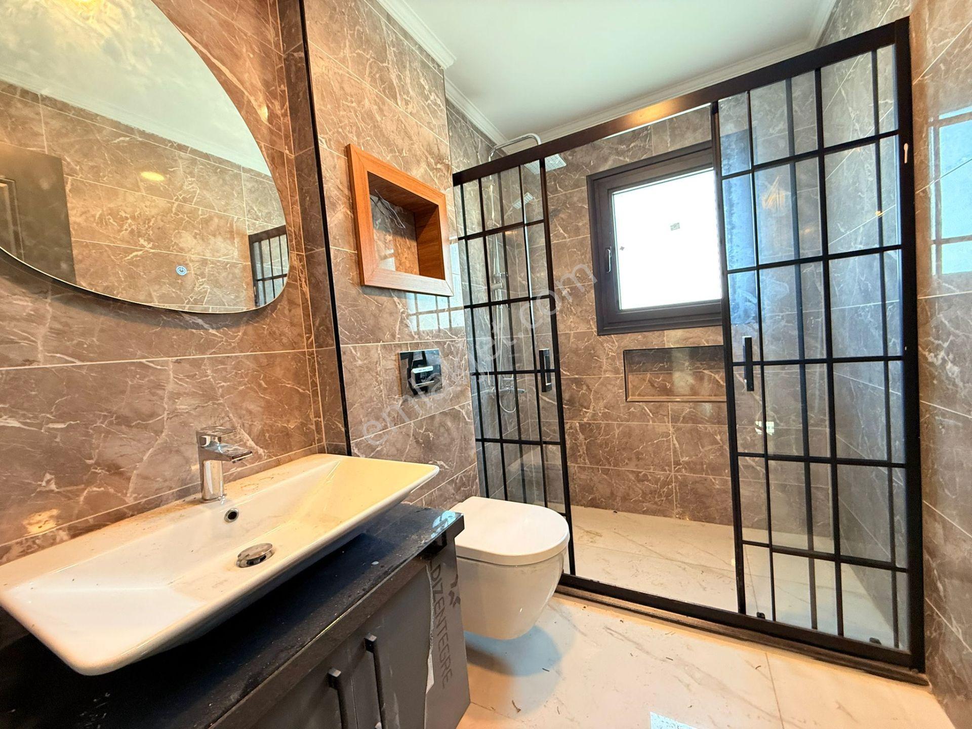 Kuşadası'nda Satılık-sahıle Yakın-özel Havuz-otopark-750 M2-bahçe-kombi-ultra Lüx Tamamı Müstakil - Görsel 18