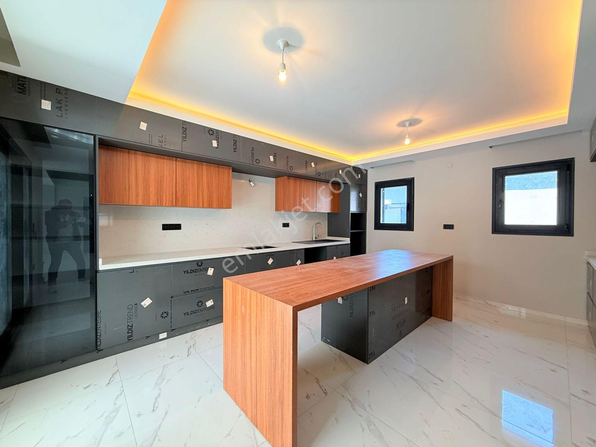 Kuşadası'nda Satılık-sahıle Yakın-özel Havuz-otopark-750 M2-bahçe-kombi-ultra Lüx Tamamı Müstakil - Görsel 13