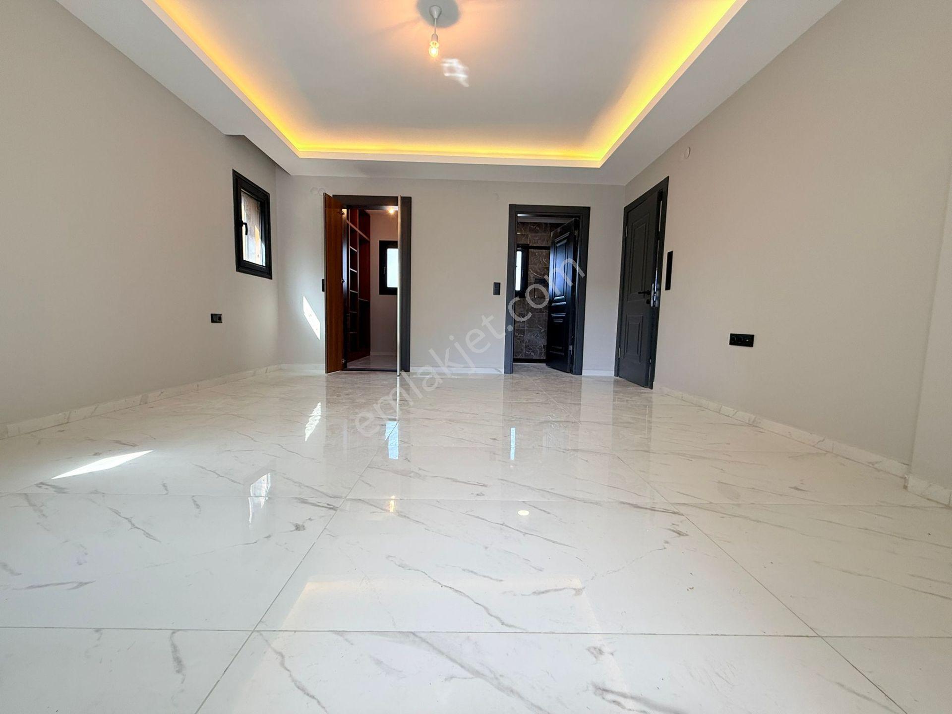 Kuşadası'nda Satılık-sahıle Yakın-özel Havuz-otopark-750 M2-bahçe-kombi-ultra Lüx Tamamı Müstakil - Görsel 28