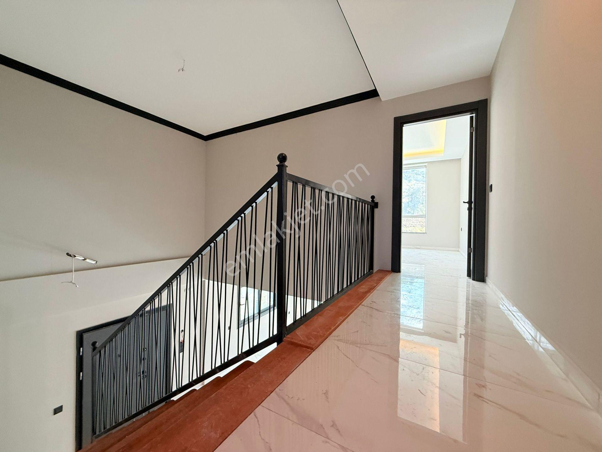 Kuşadası'nda Satılık-sahıle Yakın-özel Havuz-otopark-750 M2-bahçe-kombi-ultra Lüx Tamamı Müstakil - Görsel 23