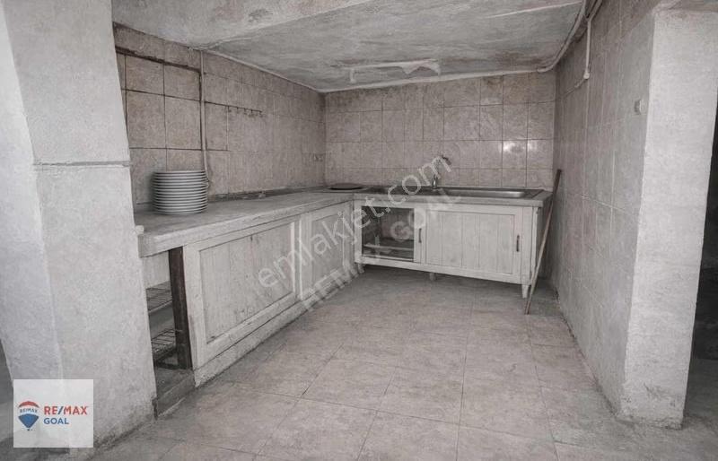 Rasimpaşa'da Rıhtıma Çok Yakın Konumda Satılık Boş 190 M2 Dükkan - Görsel 11
