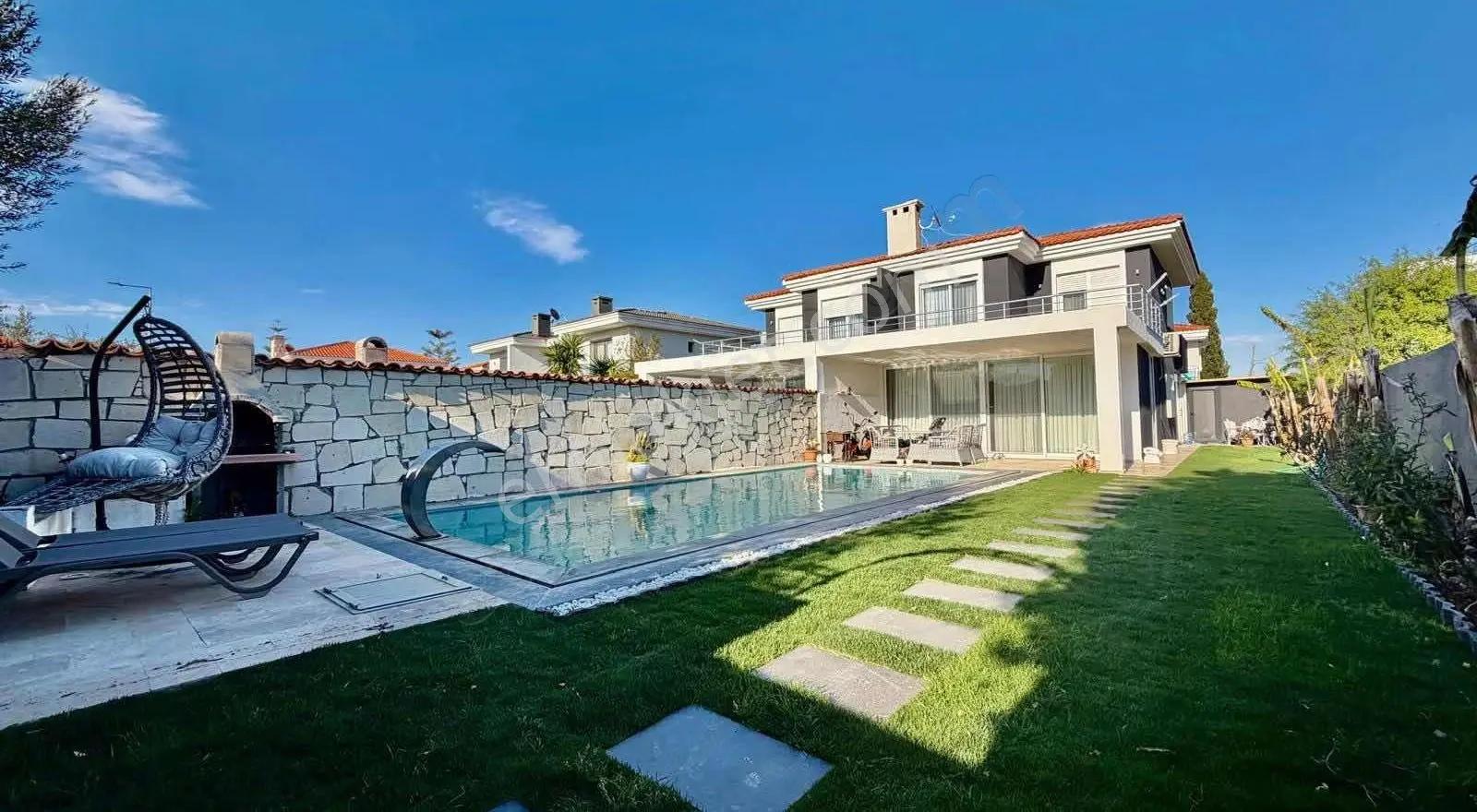 Alya Gayrimenkul Alaçatı Göbenede Havuzlu 3+1 Villa