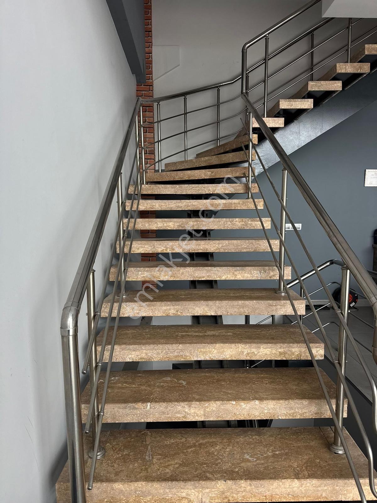 Otonomide Güzel Konumda Galeri Showroom - Görsel 3