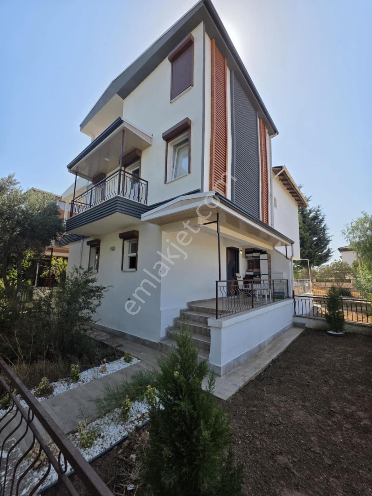 Didim Yeşilkent Yolu'nda 4+1 Bahçeli Villa