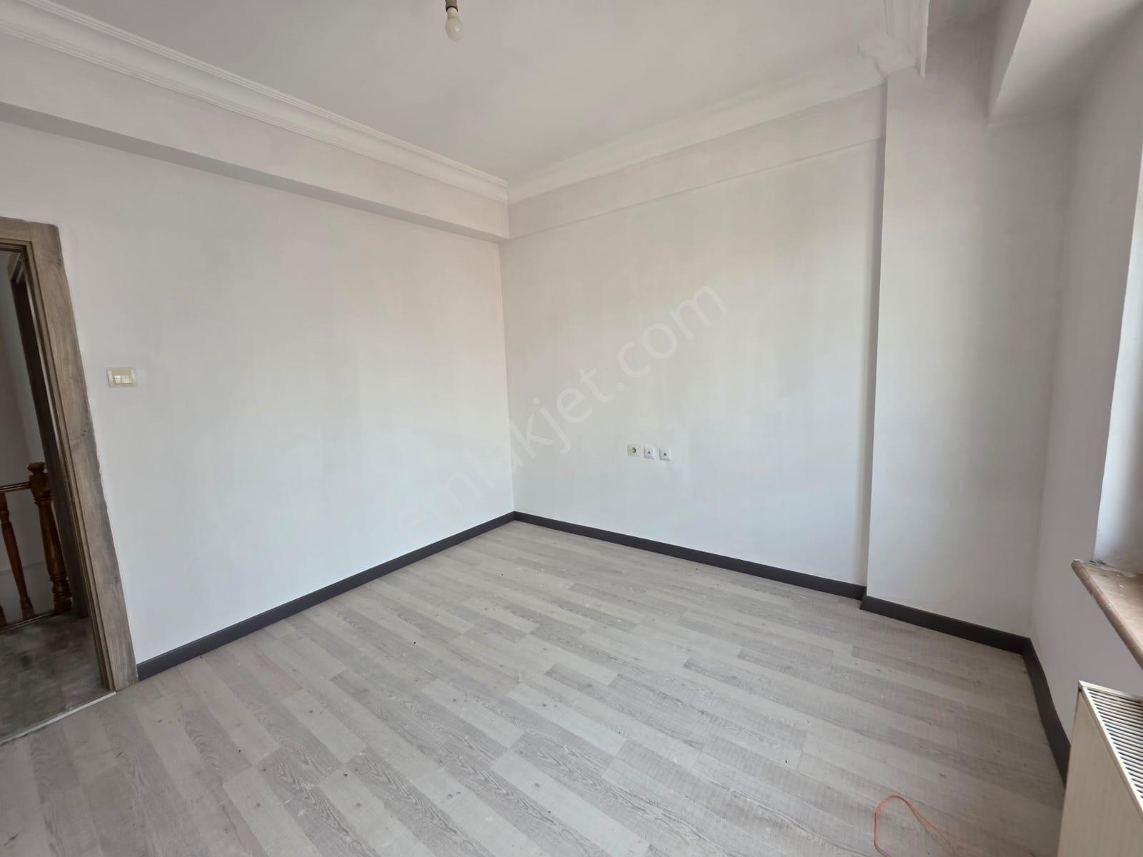 Şahintepesi'nden Gökmeydan'da Bakımlı 130m2 3+1 Dubleks Daire - Görsel 10