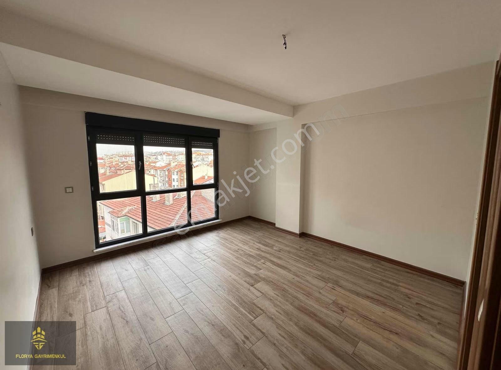 Eskişehirin En Gözde Yerinde Lüx Cadde Üstü Kiralık 3+1 Daire - Görsel 2
