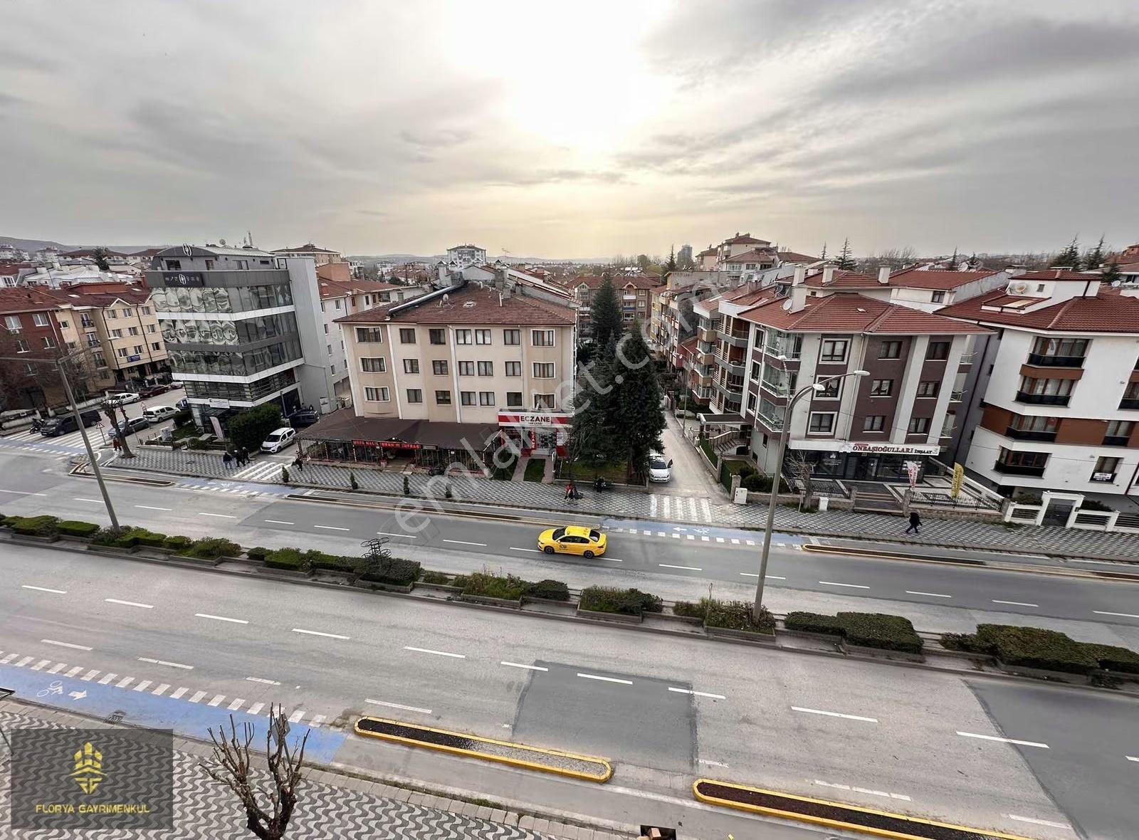 Eskişehirin En Gözde Yerinde Lüx Cadde Üstü Kiralık 3+1 Daire - Görsel 13