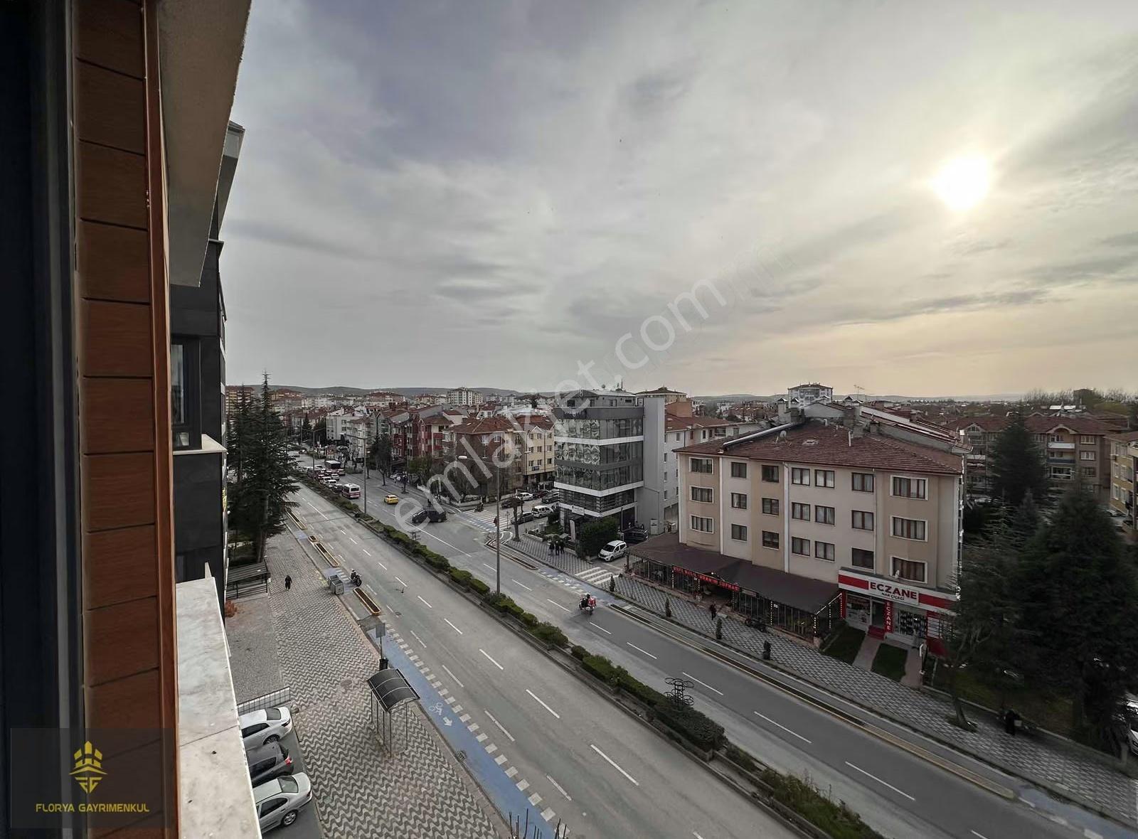 Eskişehirin En Gözde Yerinde Lüx Cadde Üstü Kiralık 3+1 Daire - Görsel 8