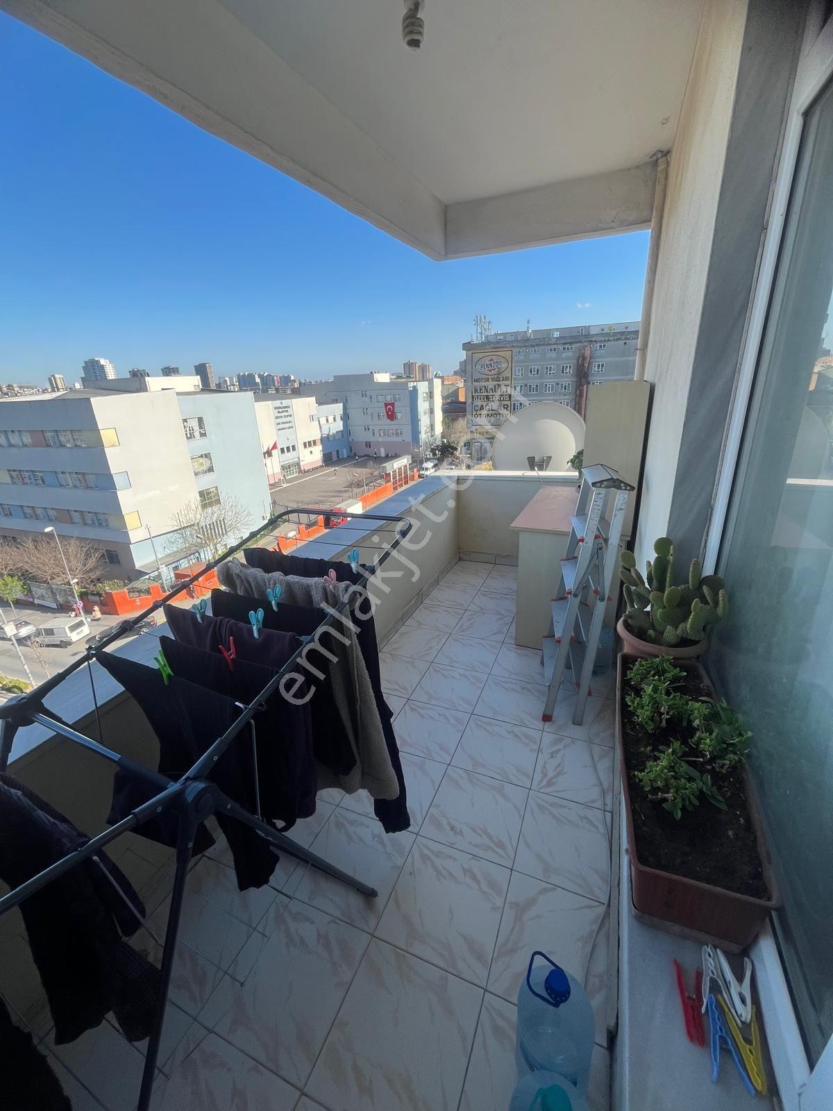 Satılık 2+1 Daire 5. Kat Cadde Üzeri - Görsel 3