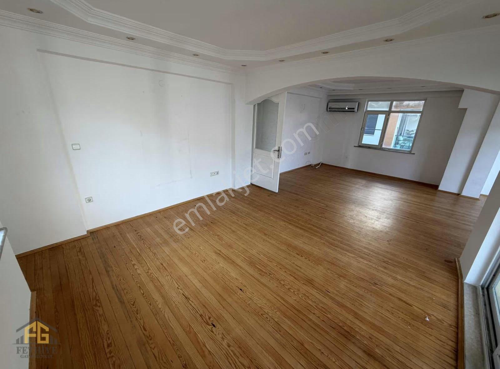 Tuzla Mahallesinde Kiralık 4+1 Eşyasız Daire