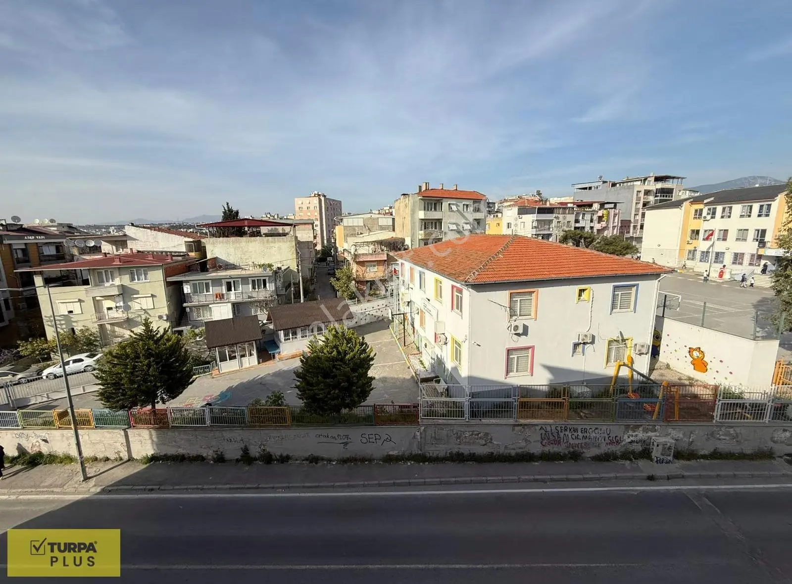Buca'da Üniverste Karşısı Satılık 3+1 Daire