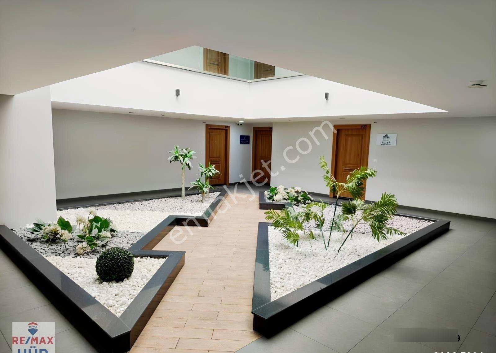 Remax Hür'den Kemal Yener İş Merkezinde Kiralık Ofis - Görsel 22