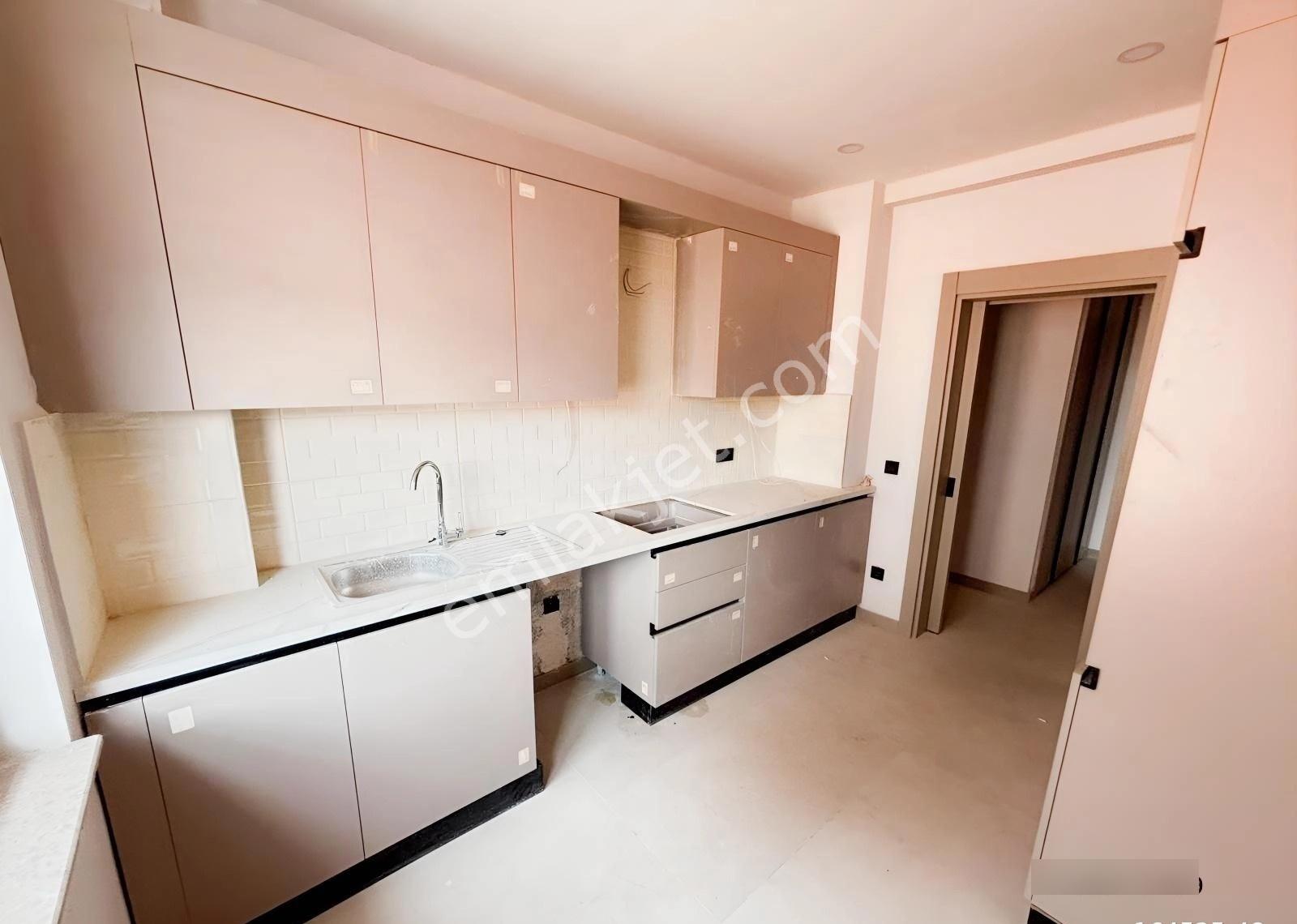 Antalya Korkuteli Çarşı Merkezde 2+1 Geniş Ve Kullanışlı Daire