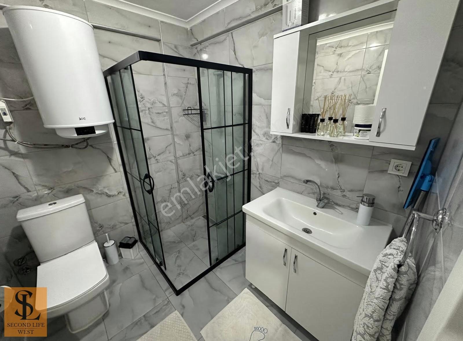 Kiralık Sarımsaklıda Plaja 250 M | Eşyalı 1+1 | Balkon - Bahçe - Görsel 2