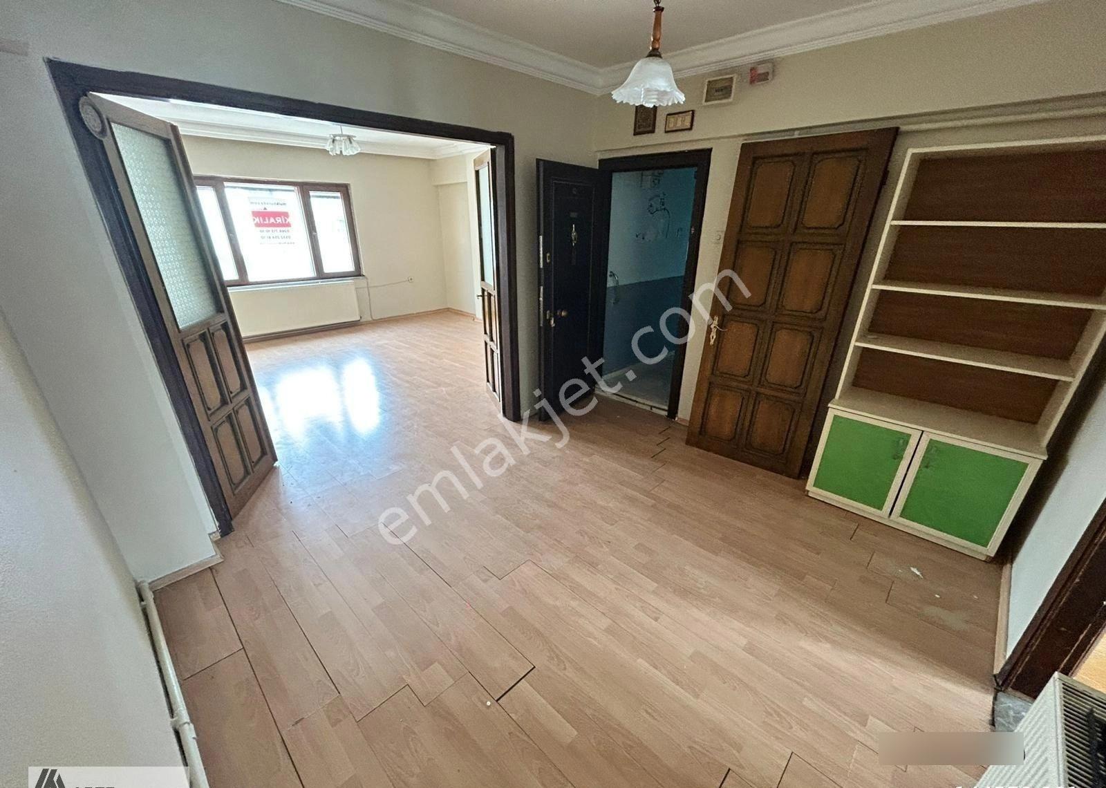 İhsaniye Mah. Ara Kat 100 M2 2 Adet Balkonlu 2+1 Kiralık Daire - Görsel 2