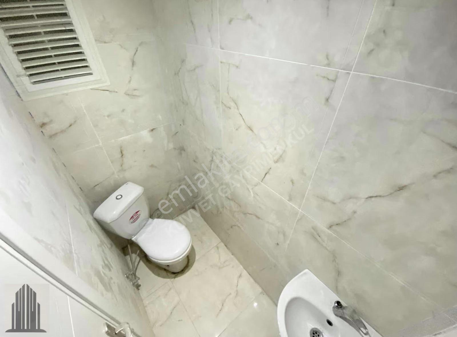 Kuvvet'ten Aile Binasında Çok Geniş Lüks Kiralık 1+1 Daire !!! - Görsel 4