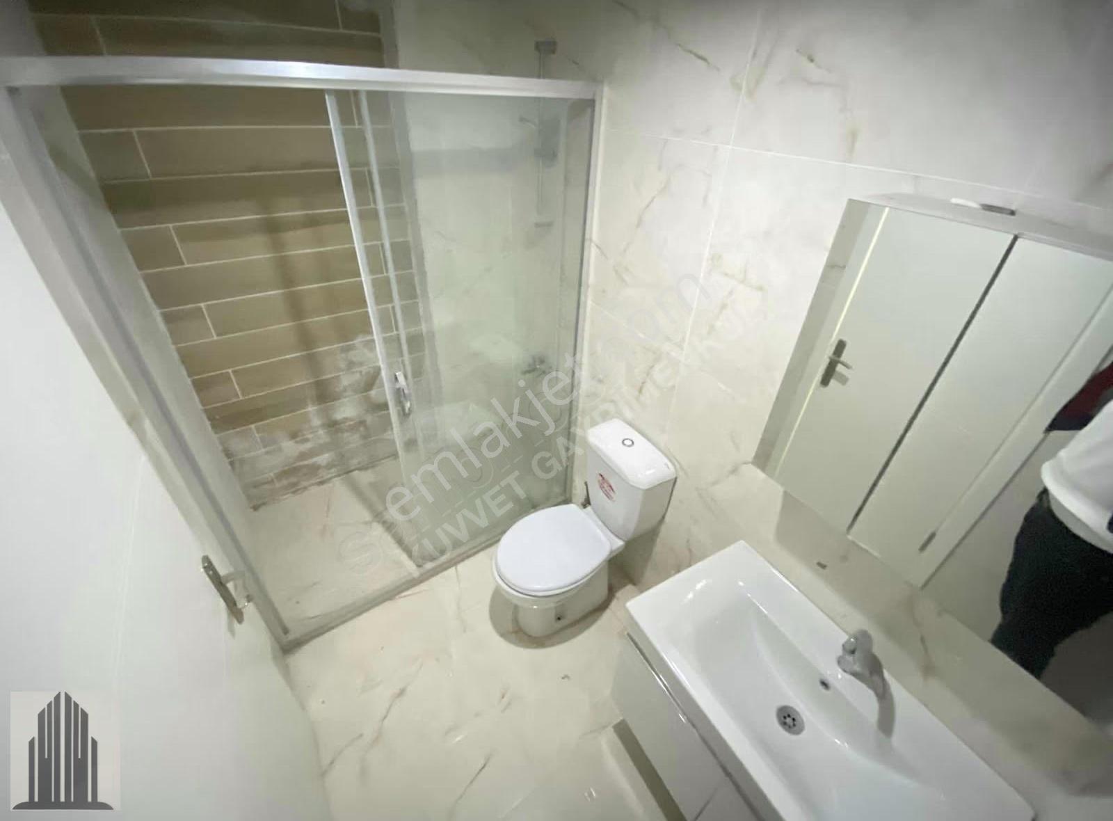 Kuvvet'ten Aile Binasında Çok Geniş Lüks Kiralık 1+1 Daire !!! - Görsel 8