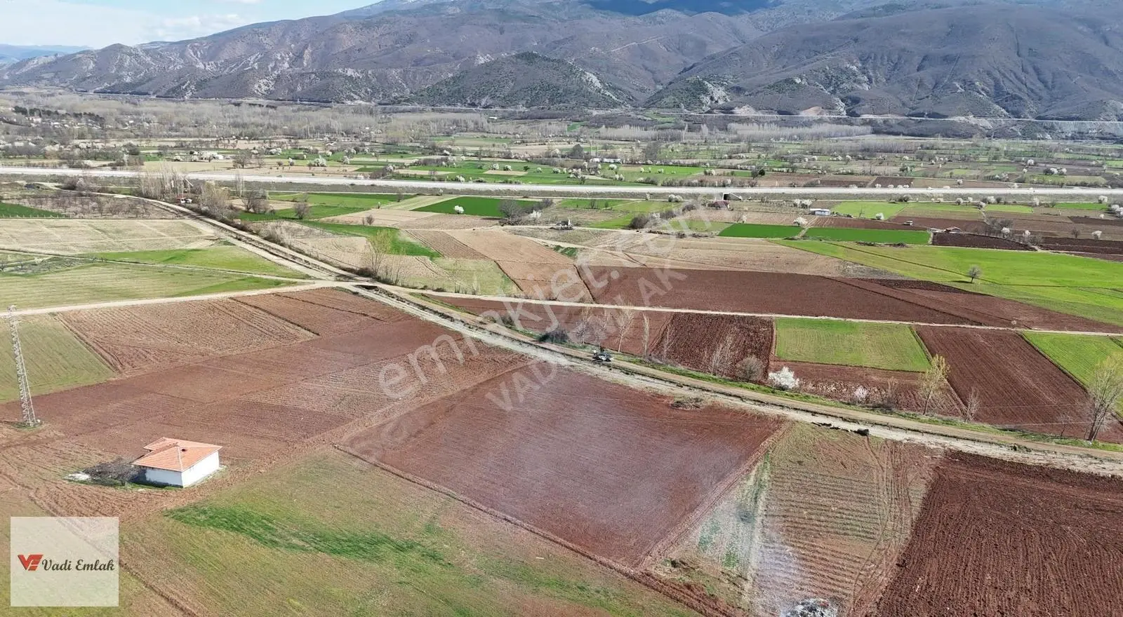 Yazıbaşı Köyü'nde Satılık 1.861 M² Tarla | Vadi Emlak - Görsel 2
