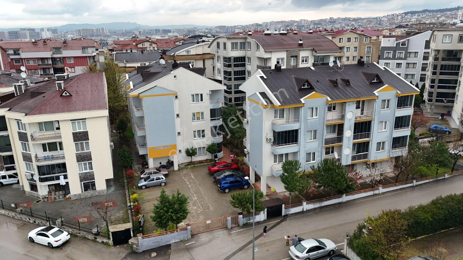 Nilüfer Demirci İnra Sitesi'nde Satılık Ara Kat 3+1 Daire