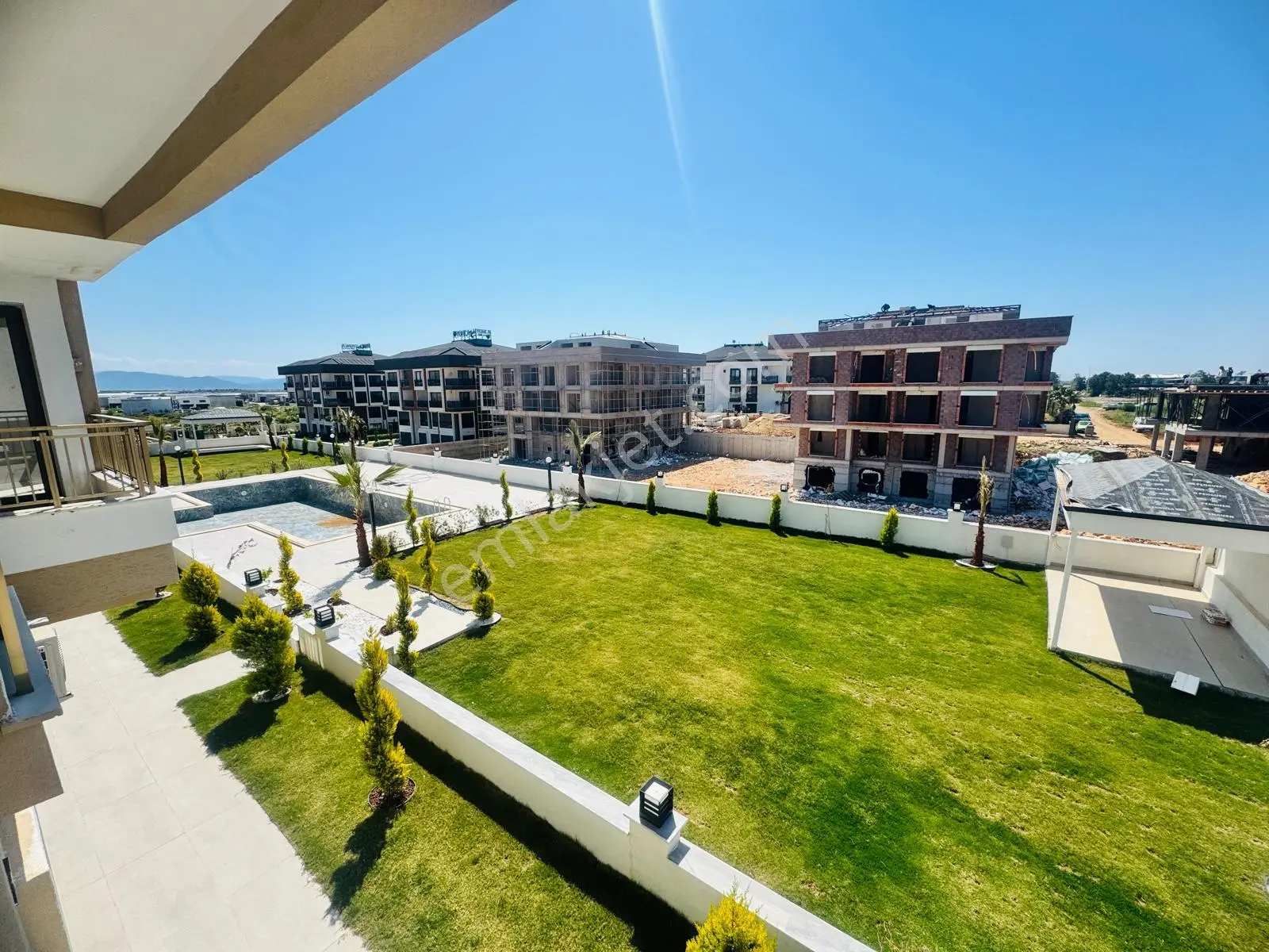 Didim'in Merkezinde Havuzlu Site İçinde Daire Ve Dubleksler