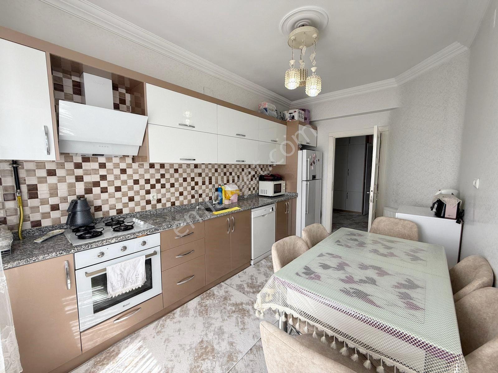 Beykent'te Cam Balkonlu 3+1 Ekstra Dolaplı, Ferah Ve Kullanışlı