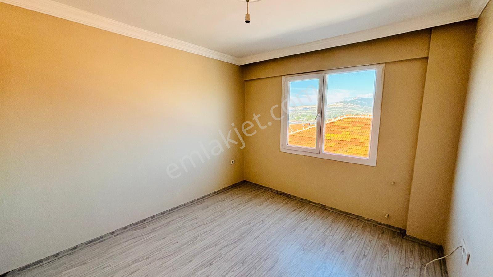 Foça Bağarası Kazım Dirik Mah. Kiralık 2+1 Kapalı Mutfaklı Daire - Görsel 9