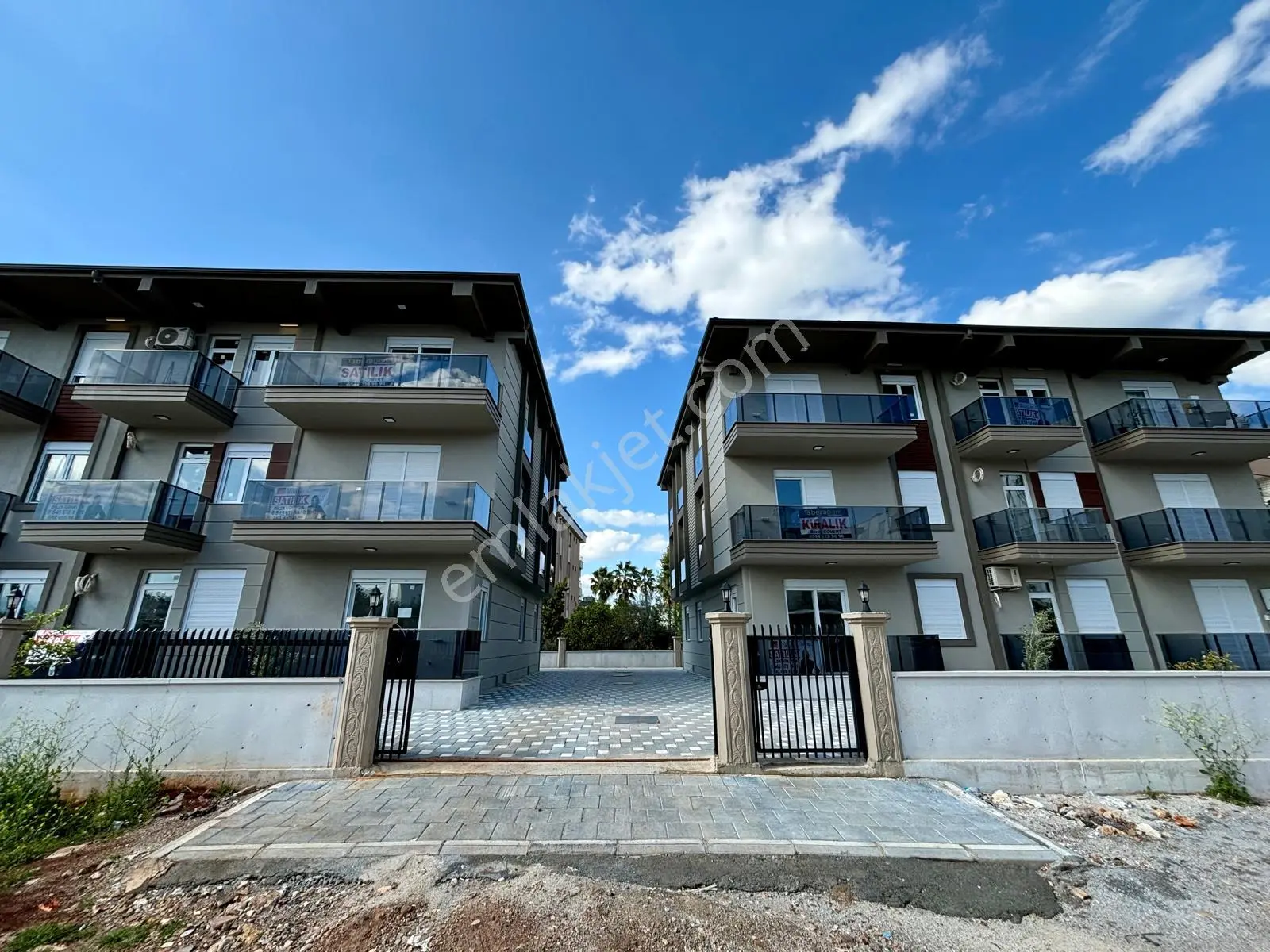 Döşemealtı Merkezde Belediye Karşısı Site İçinde 1+1 Balkonlu Kiralık Daire - Görsel 2