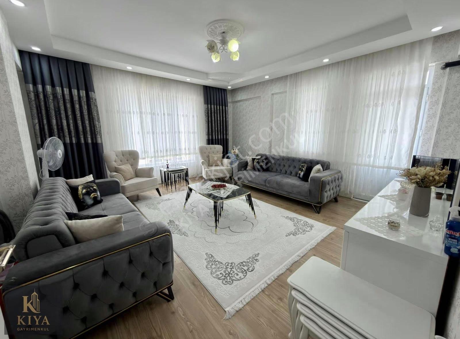 Kiya'dan Karacaahmet Nikah Salonu Cıvarı Ana Cadde Üstü 3+1