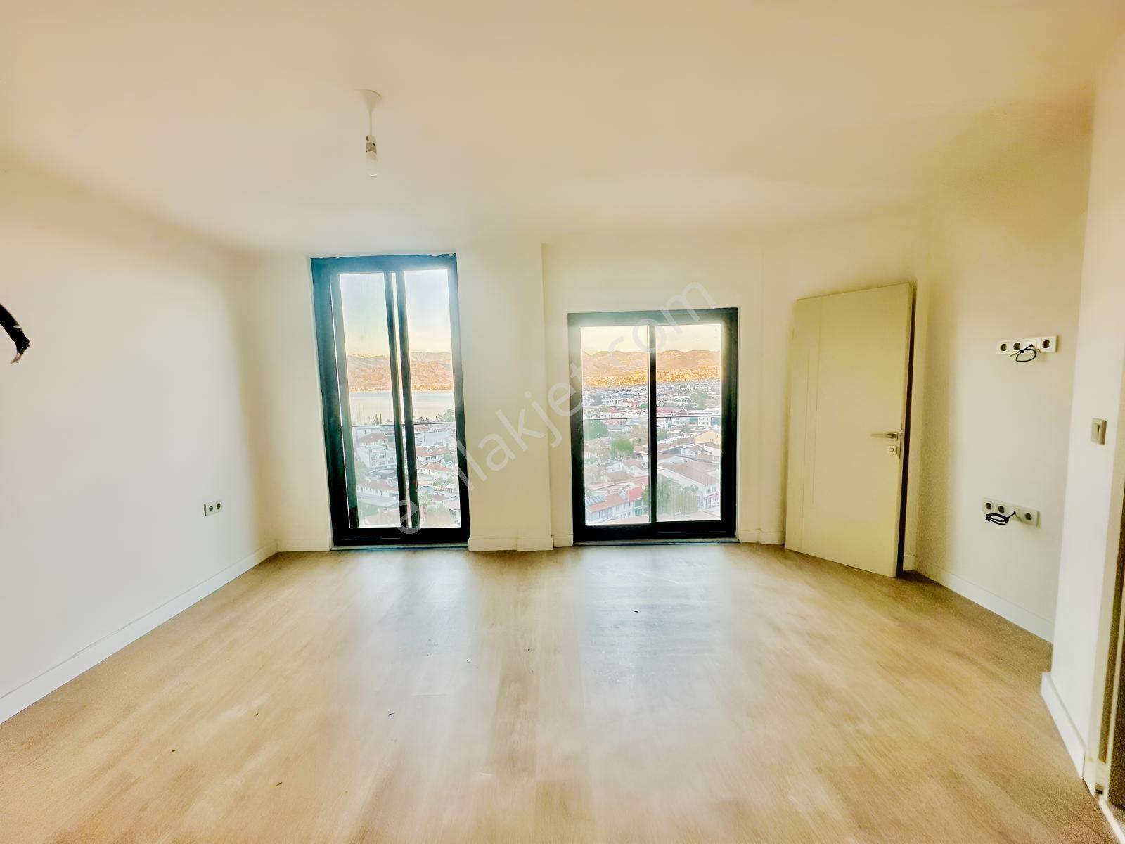 Fethiye Merkezde Eşsiz Marina Manzaralı Satılık Villa - Görsel 3