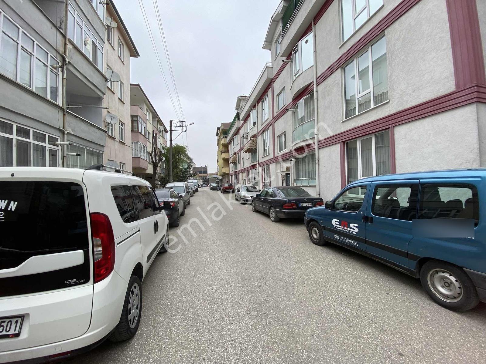 Cedidiye Mahallesinde Kiralık 3+1 130 M2 Yüksek Giriş Kat - Görsel 2