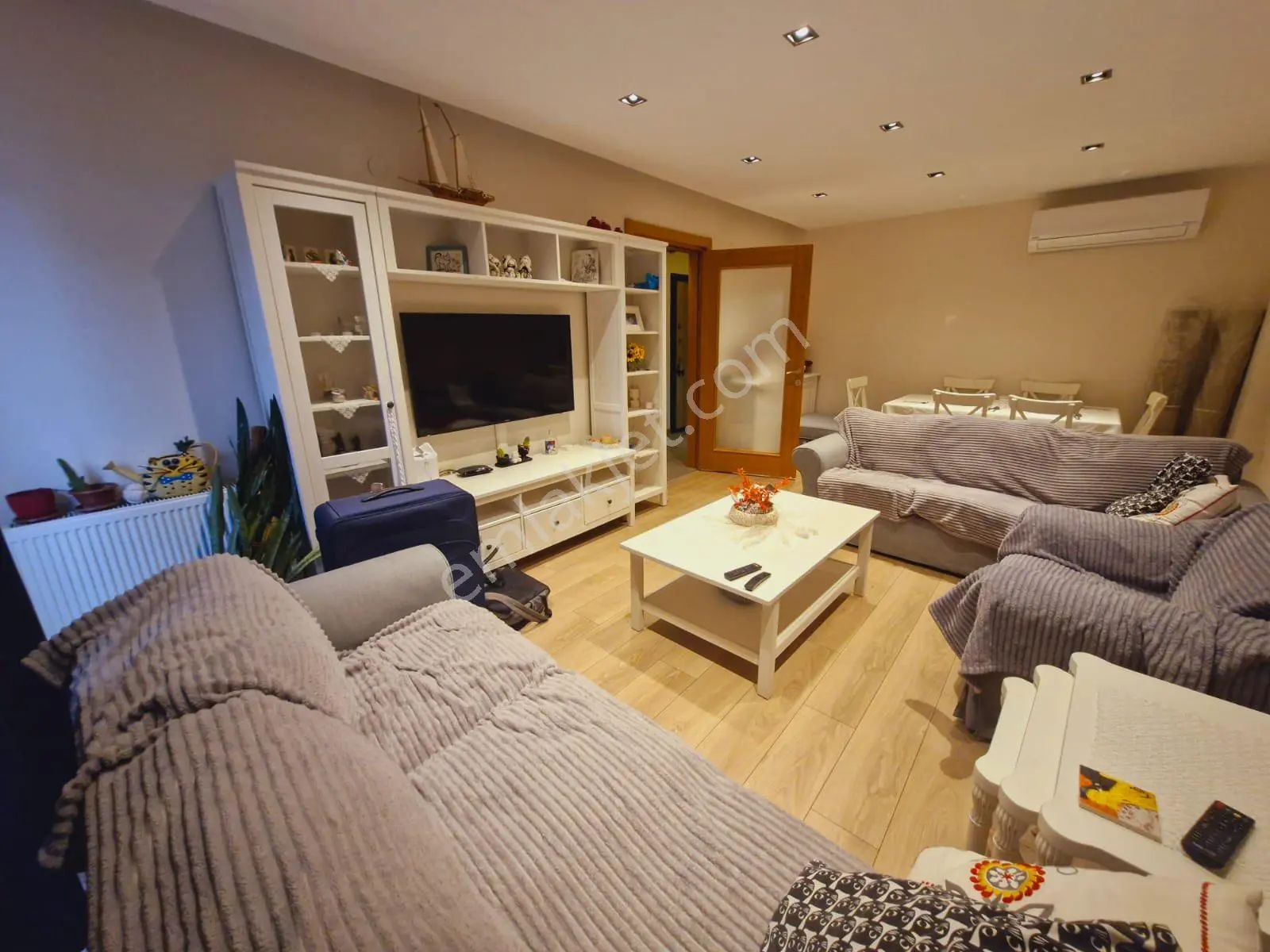 Metro Yakını 6yaşında Bina 3+1 130m2 Lüks Daire