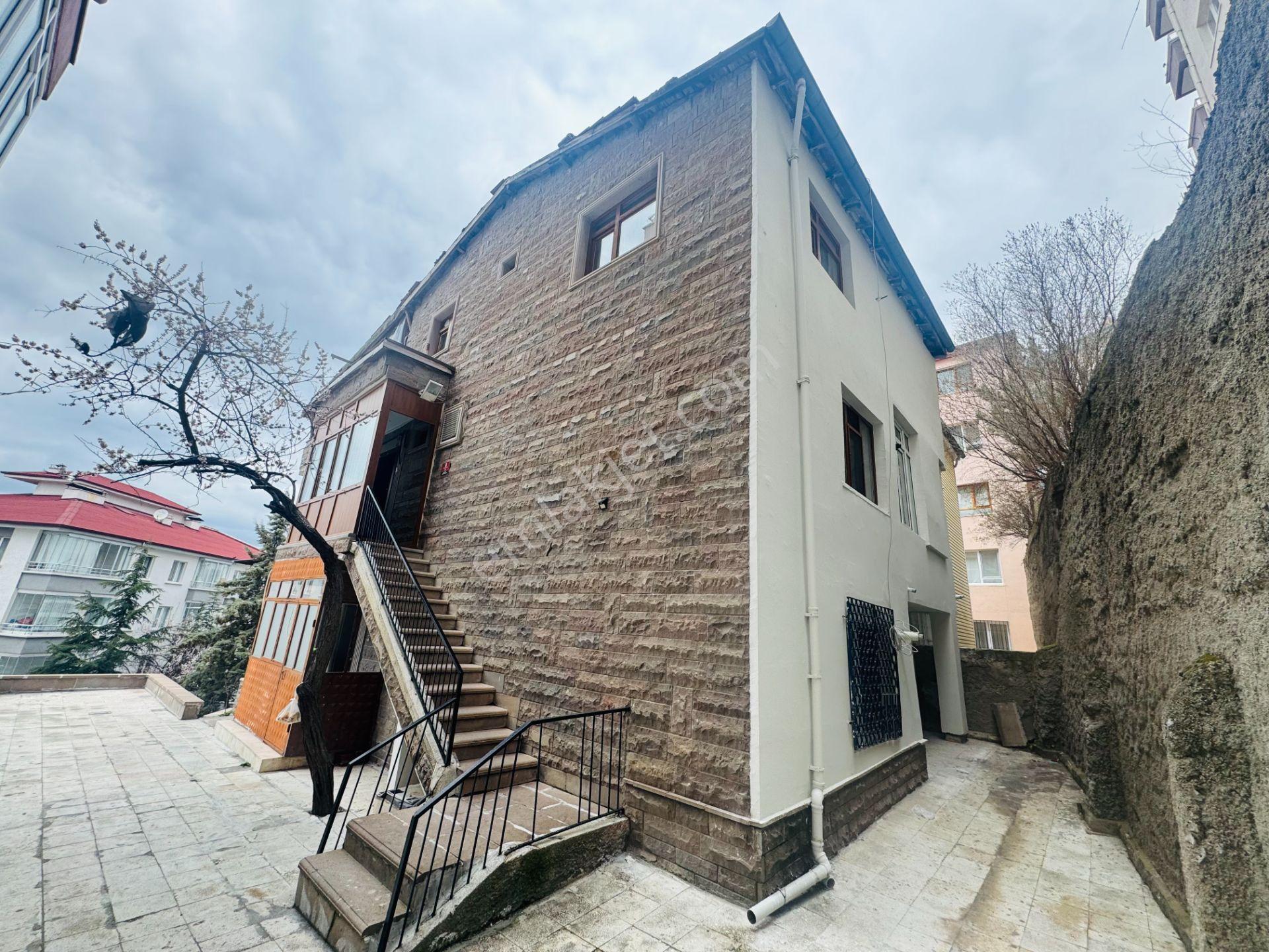 Şafakda Arsa Payı Büyük - 200m2 İskanlı Dubleks Satılık Daire - Görsel 3