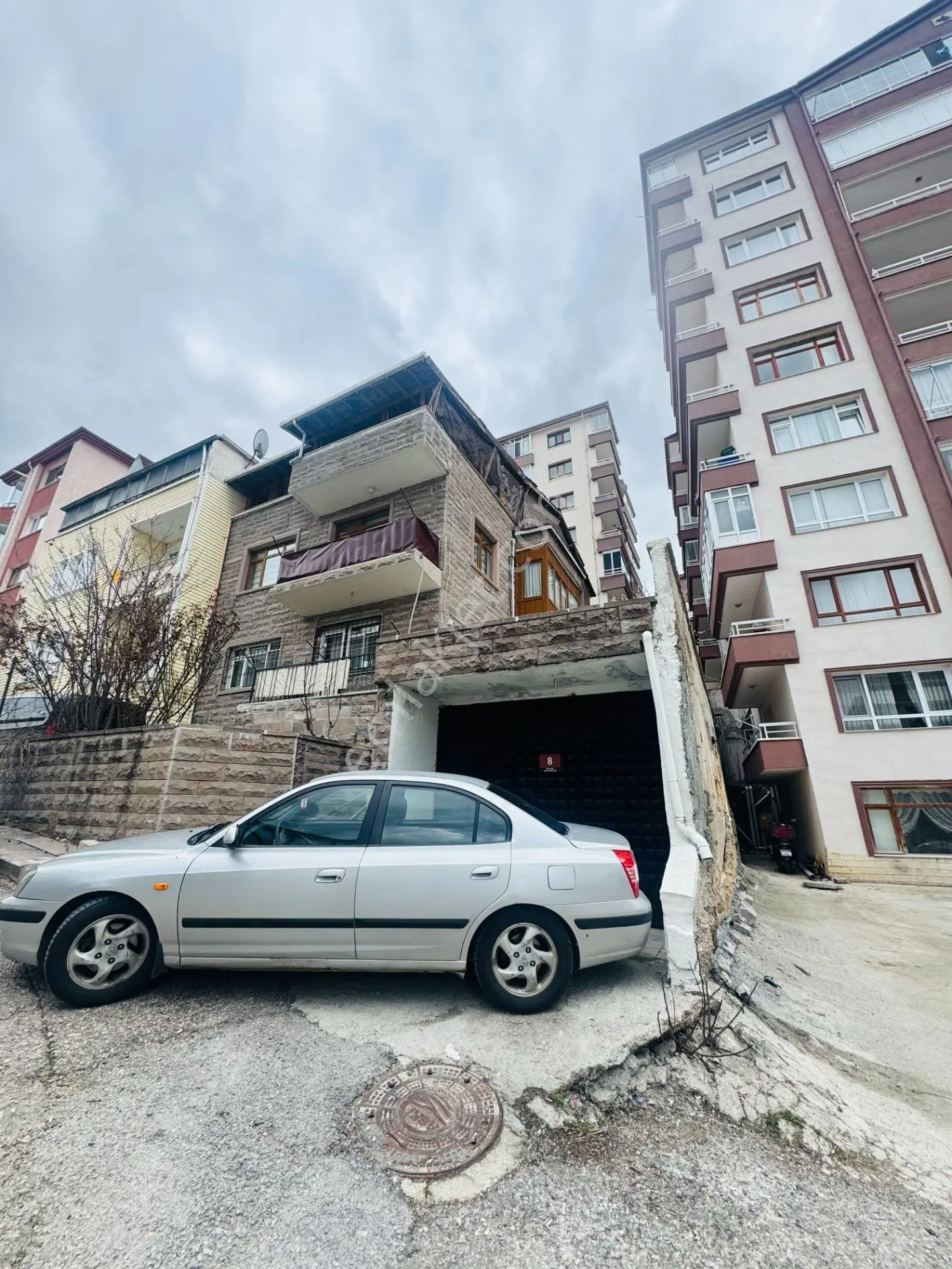 Şafakda Arsa Payı Büyük - 200m2 İskanlı Dubleks Satılık Daire - Görsel 2