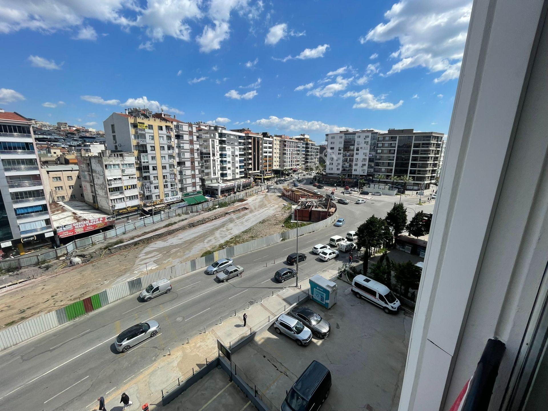 İzmir Güneşli Mahallesi Yağheneler Meydanında Geniş Daire! - Görsel 19
