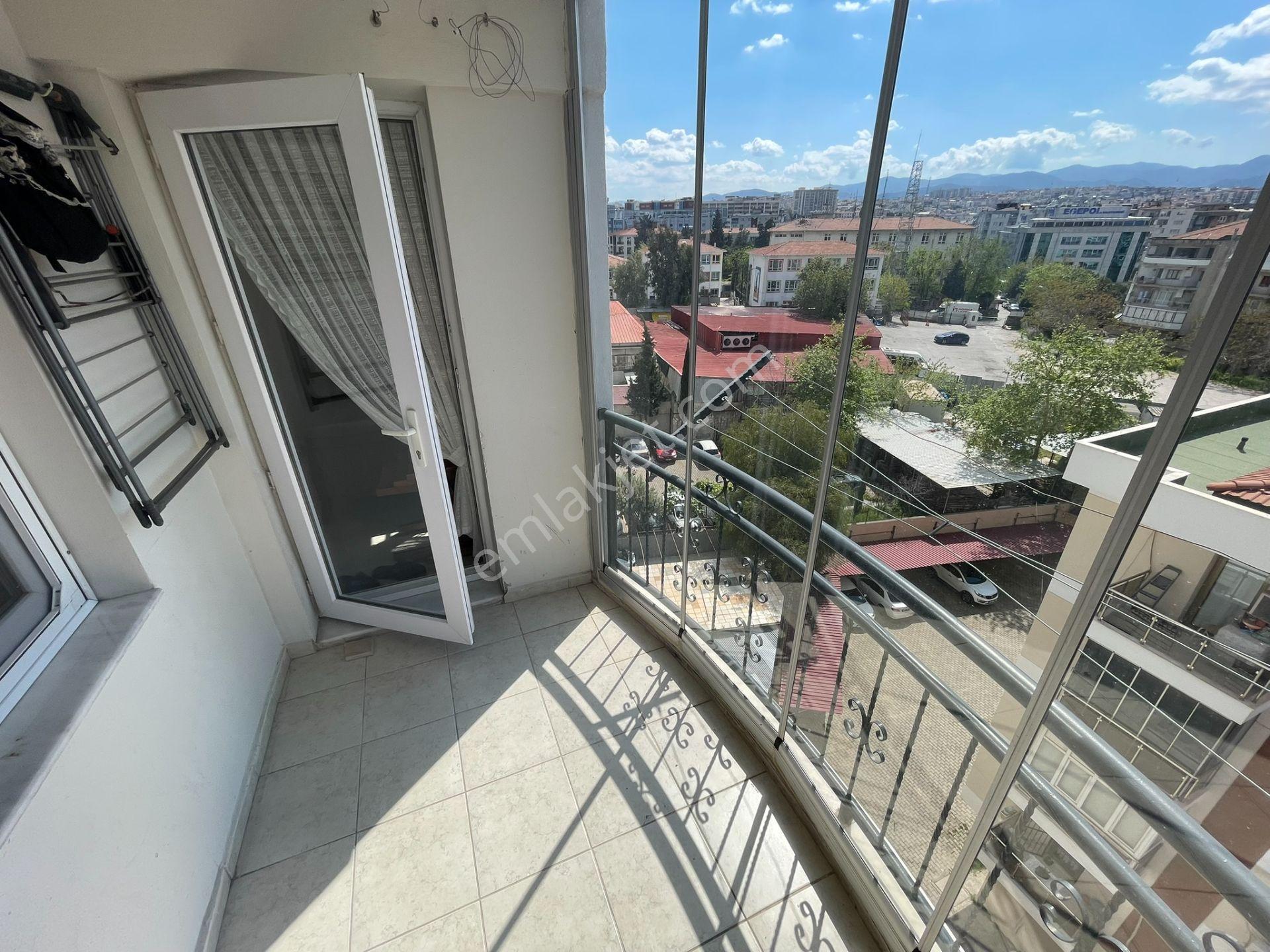 İzmir Güneşli Mahallesi Yağheneler Meydanında Geniş Daire! - Görsel 27