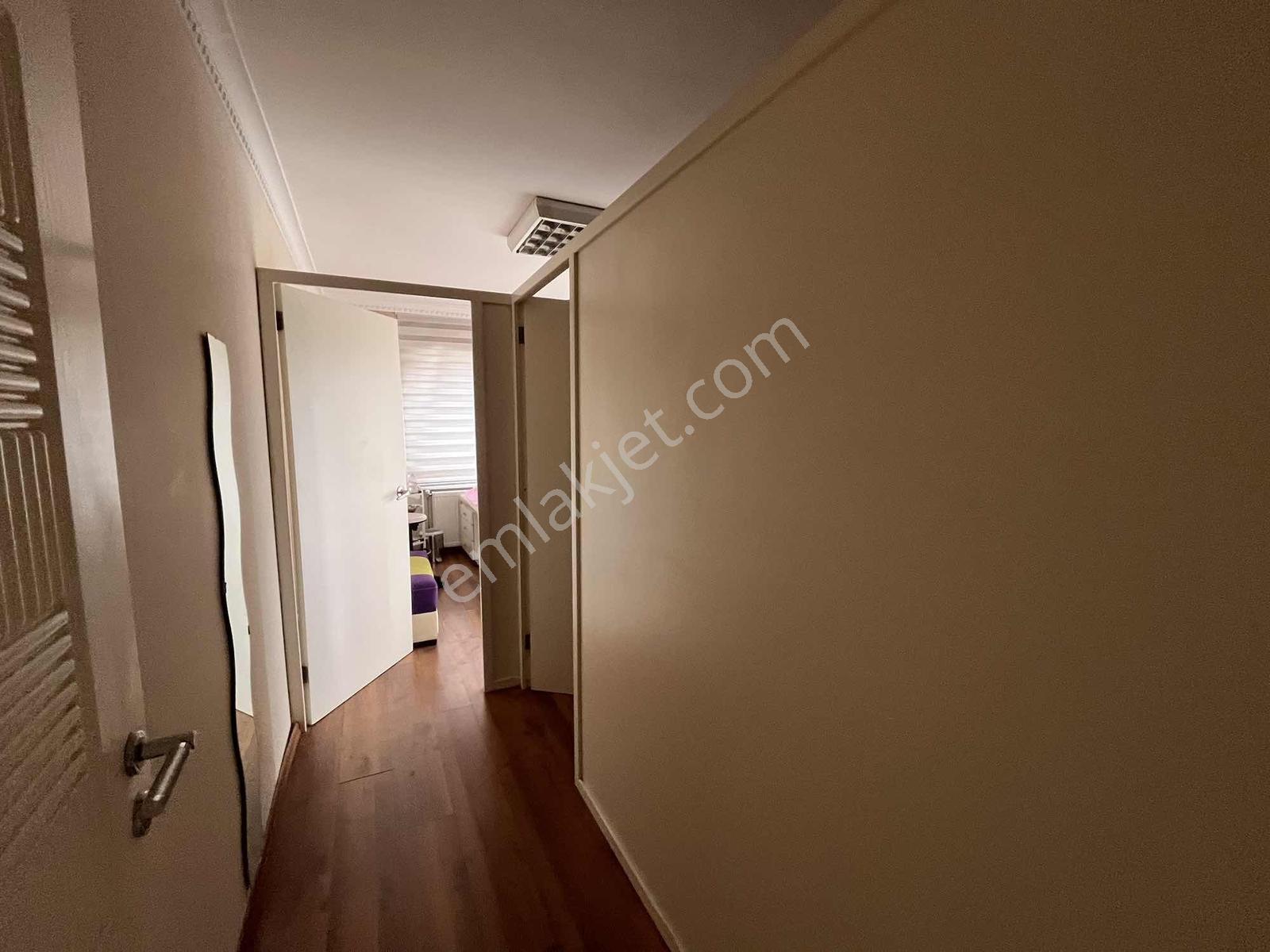 İzmir Yolu Cepheli Tabela Değeri Yüksek 200 M2 4+1 Ofis - Görsel 12