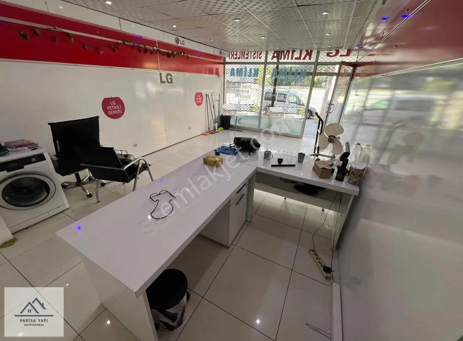 Bucaparisa'dan Çiftçi Petrol Yanı 100m2 Kepenkli Bölmeli Dükkan