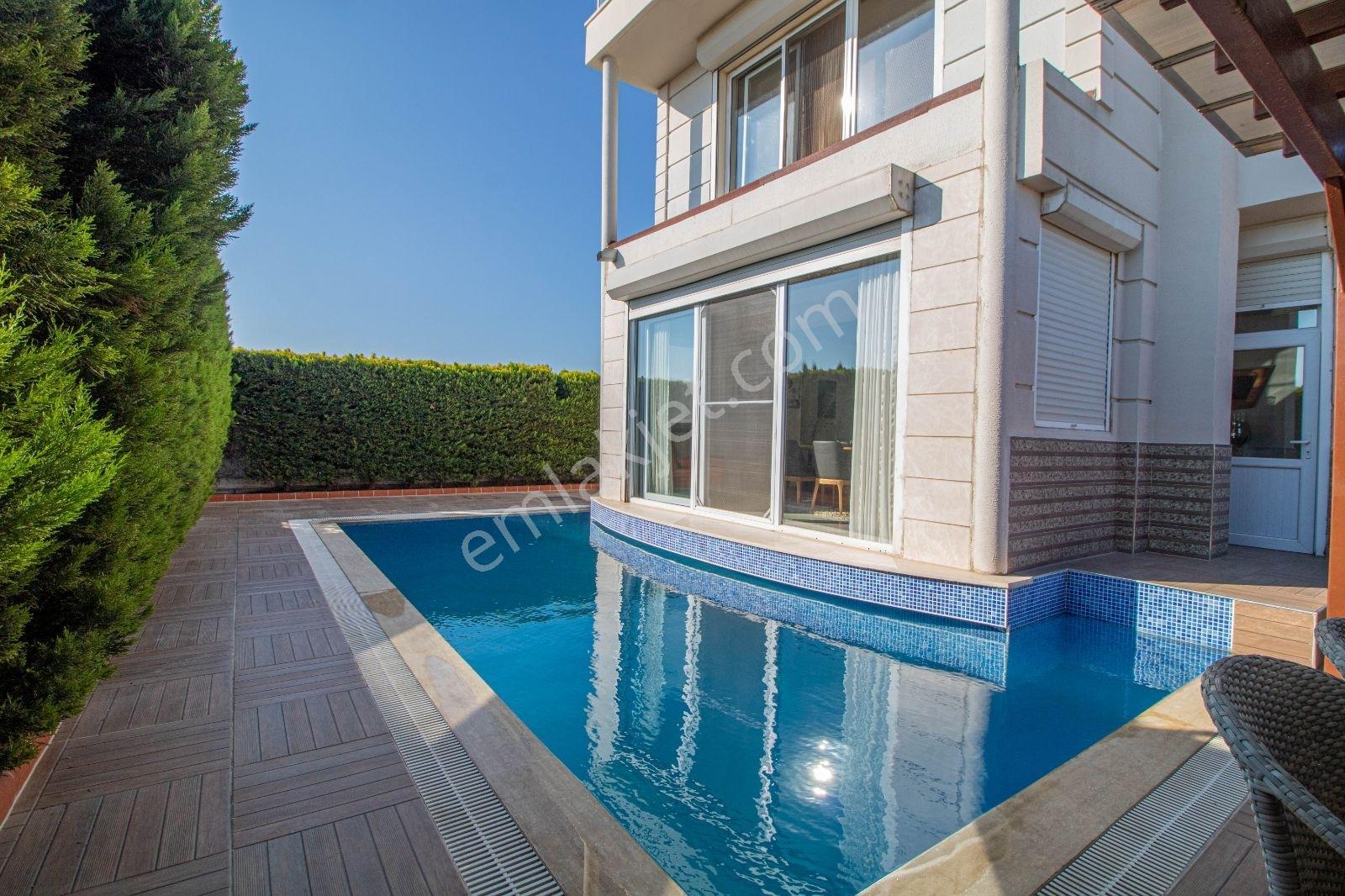 Falezlerde Havuzlu Tam Müstakil 5+1 Villa - Görsel 11